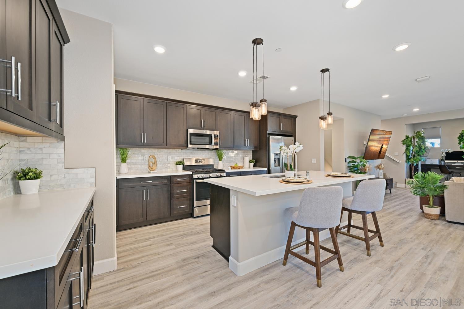 Detail Gallery Image 6 of 27 For 1830  Ascella Dr  #6,  Chula Vista,  CA 91915 - 4 Beds | 3/1 Baths