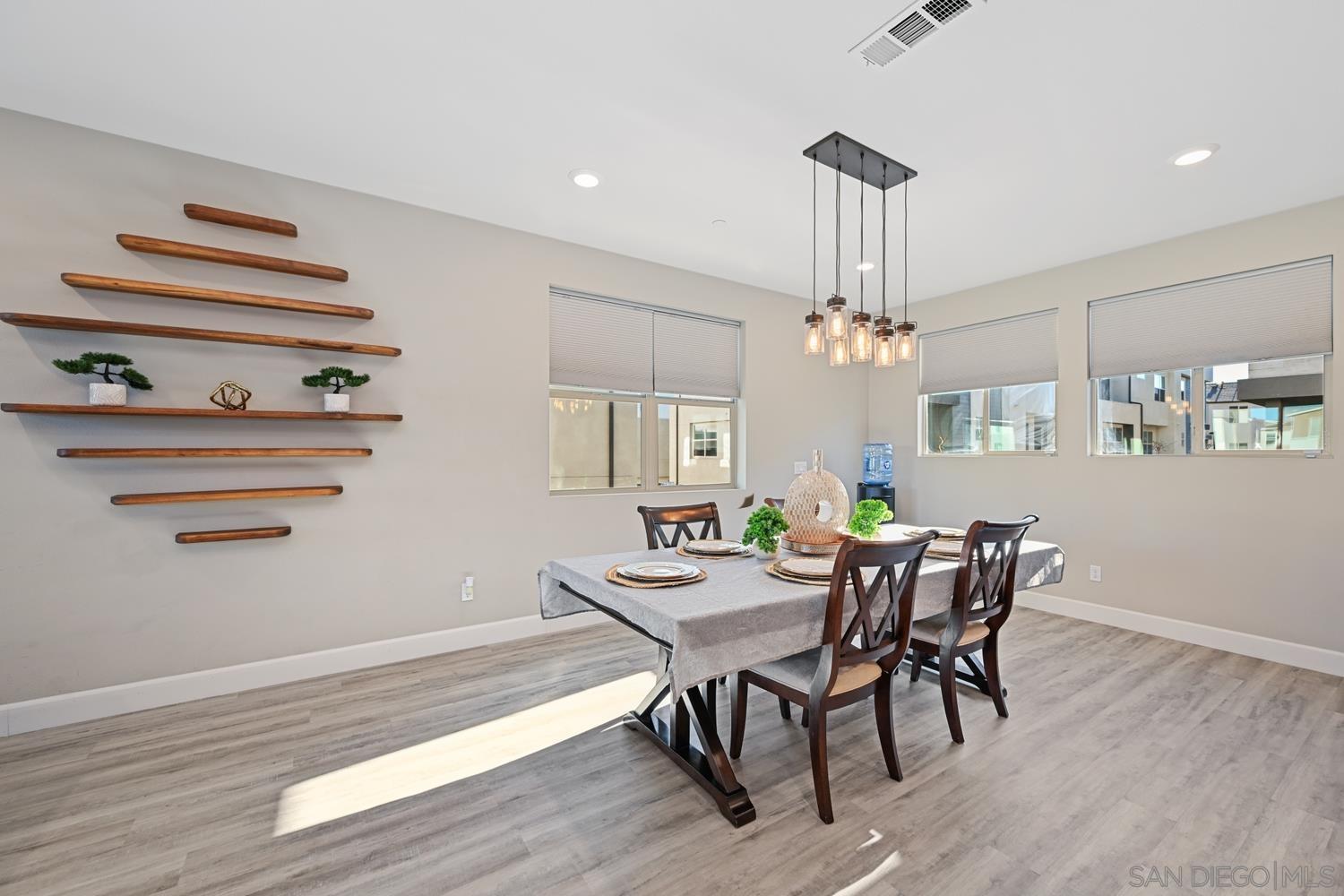 Detail Gallery Image 8 of 27 For 1830  Ascella Dr  #6,  Chula Vista,  CA 91915 - 4 Beds | 3/1 Baths