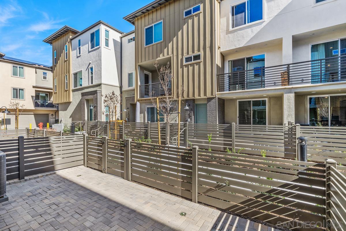 Detail Gallery Image 2 of 31 For 14368  Savannah Ct, San Diego,  CA 92128 - 4 Beds | 2/1 Baths