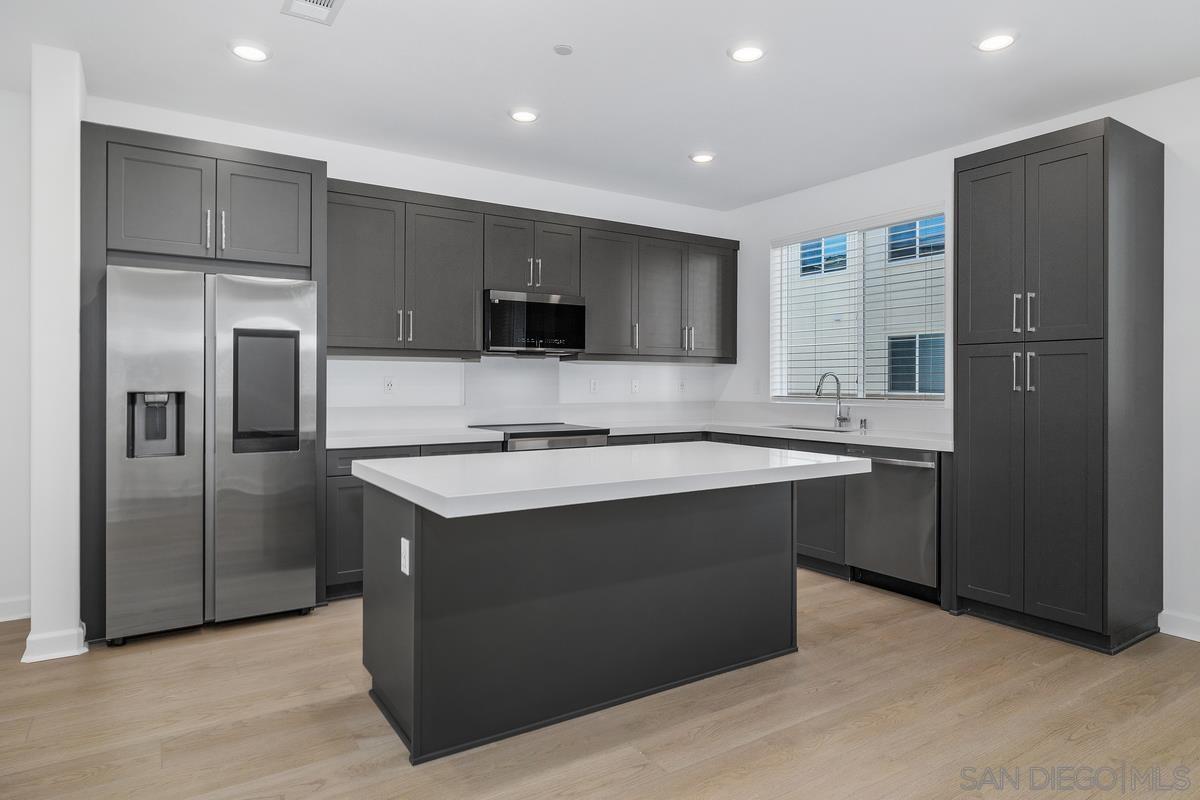 Detail Gallery Image 6 of 31 For 14368  Savannah Ct, San Diego,  CA 92128 - 4 Beds | 2/1 Baths