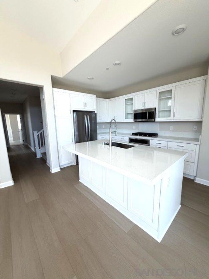 Detail Gallery Image 7 of 51 For 12486  Miranda Way, San Diego,  CA 92129 - 4 Beds | 3 Baths