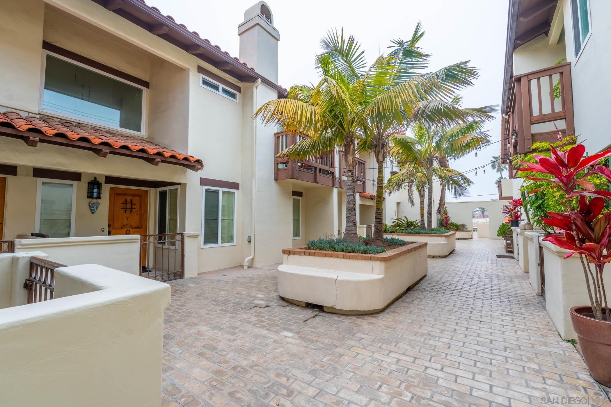 Detail Gallery Image 26 of 40 For 175  Maple Ave  #4,  Carlsbad,  CA 92008 - 2 Beds | 2/1 Baths