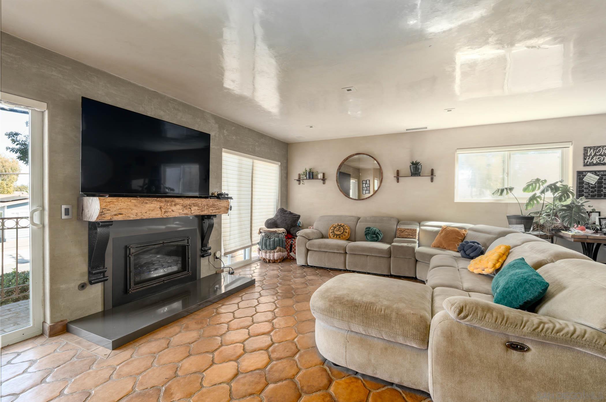 Detail Gallery Image 6 of 40 For 175  Maple Ave  #4,  Carlsbad,  CA 92008 - 2 Beds | 2/1 Baths