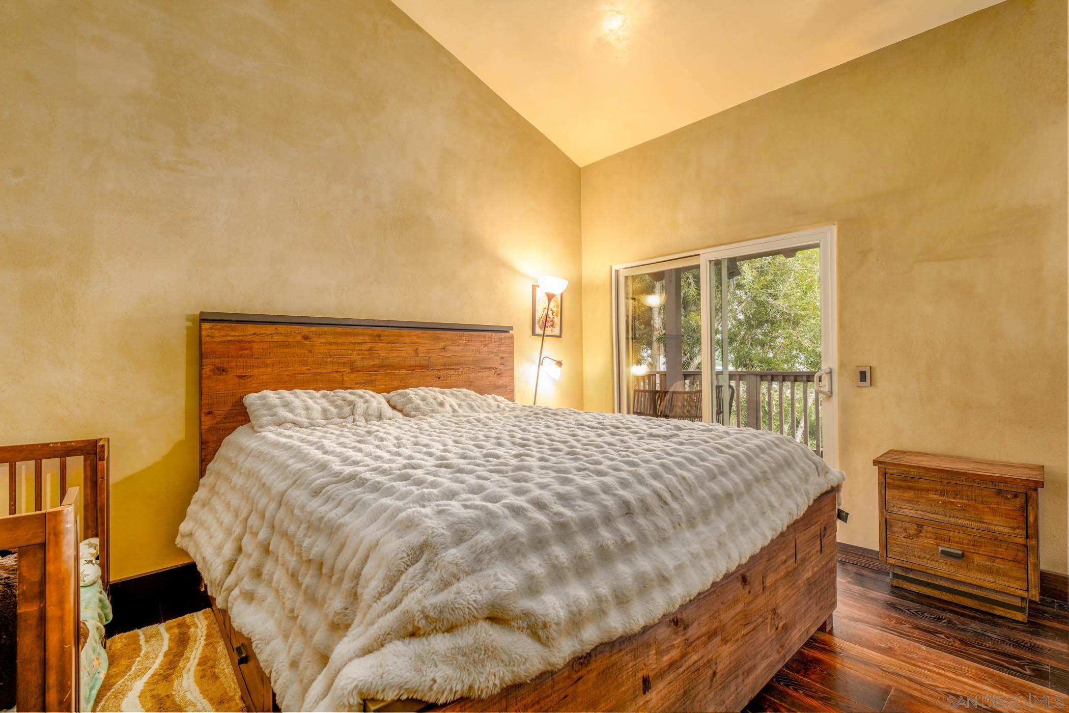 Detail Gallery Image 7 of 40 For 175  Maple Ave  #4,  Carlsbad,  CA 92008 - 2 Beds | 2/1 Baths