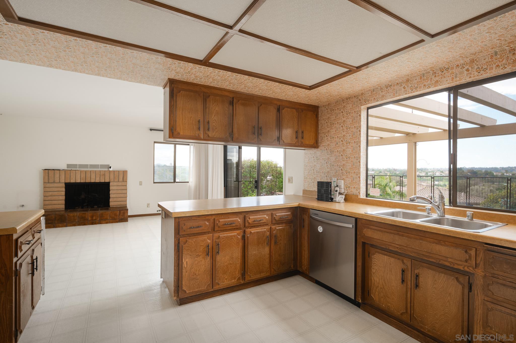 Detail Gallery Image 13 of 44 For 2712  Mateo Pl, Carlsbad,  CA 92009 - 3 Beds | 2/1 Baths