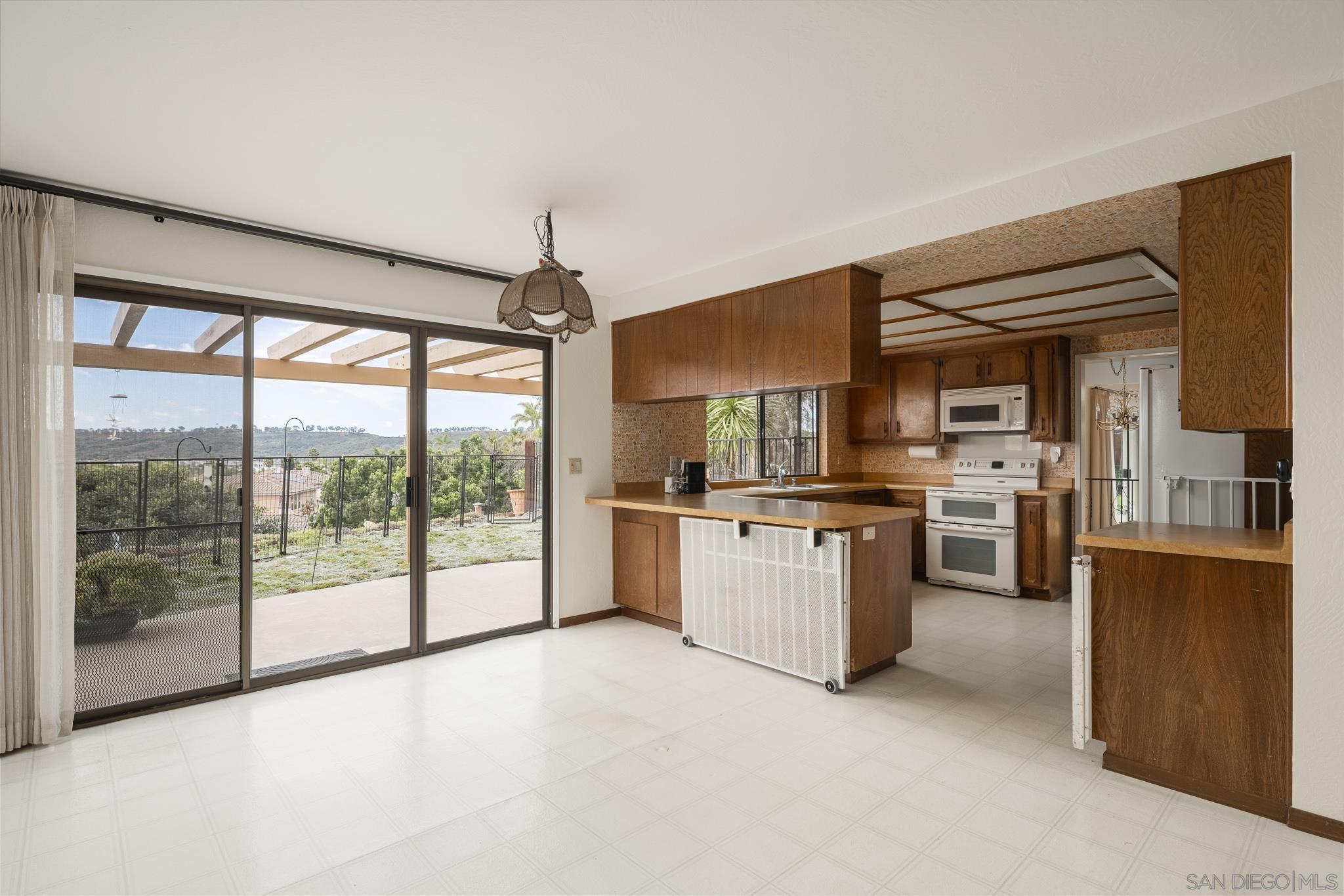 Detail Gallery Image 14 of 44 For 2712  Mateo Pl, Carlsbad,  CA 92009 - 3 Beds | 2/1 Baths