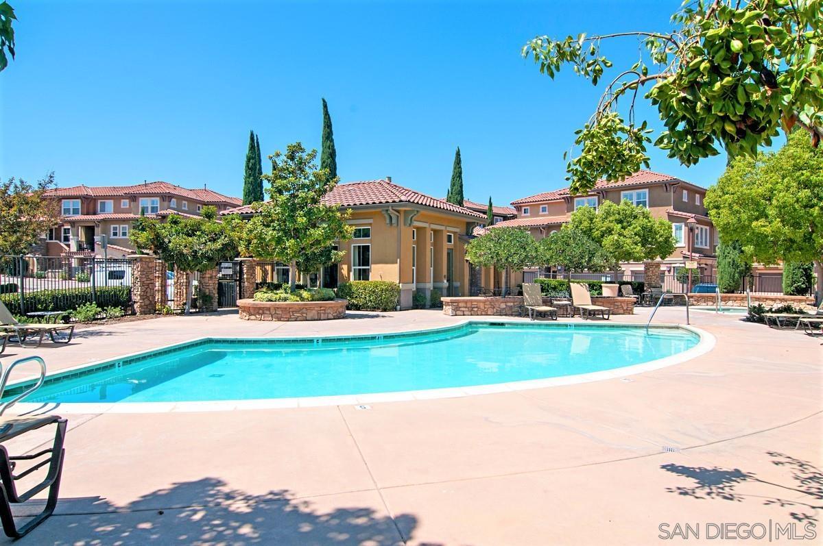 Detail Gallery Image 2 of 16 For 58  via Sovana, Santee,  CA 92071 - 2 Beds | 2/1 Baths