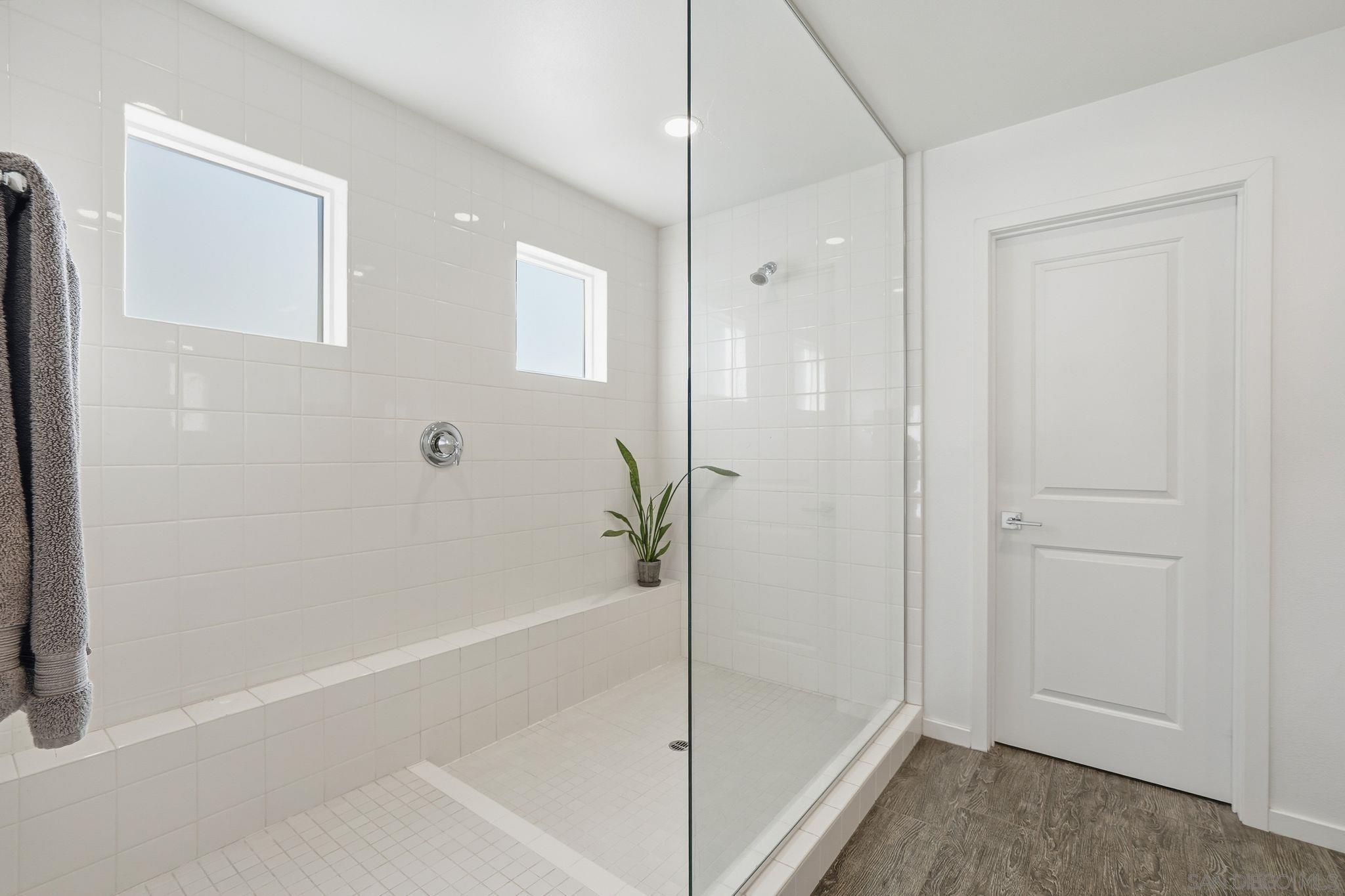 Detail Gallery Image 11 of 55 For 8337  Summit Way, San Diego,  CA 92108 - 3 Beds | 3/1 Baths