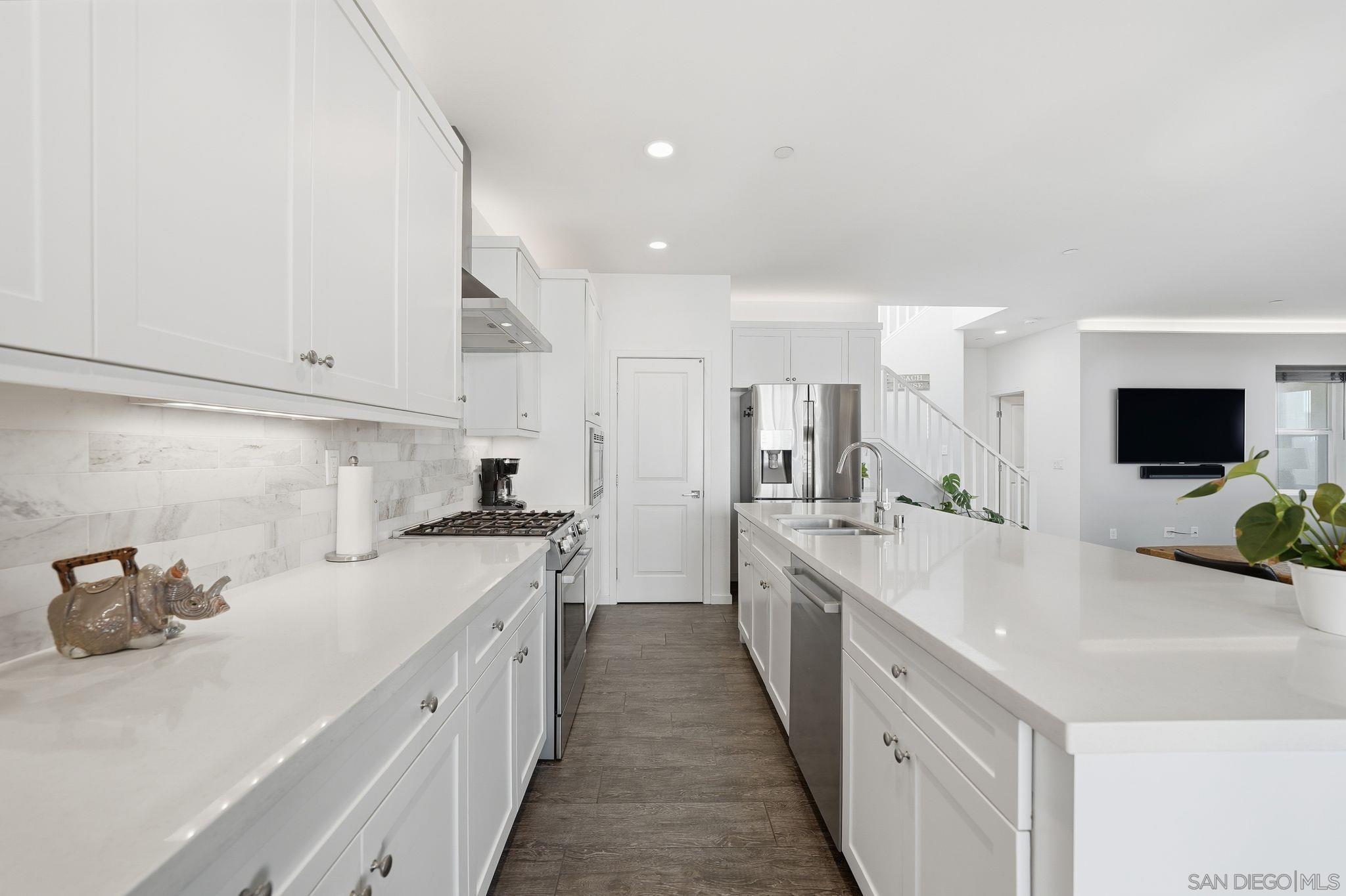 Detail Gallery Image 8 of 55 For 8337  Summit Way, San Diego,  CA 92108 - 3 Beds | 3/1 Baths