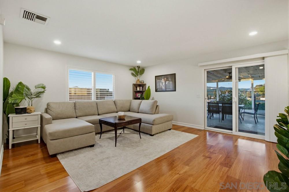 Detail Gallery Image 3 of 46 For 11038  Larkridge St, Santee,  CA 92071 - 3 Beds | 2 Baths