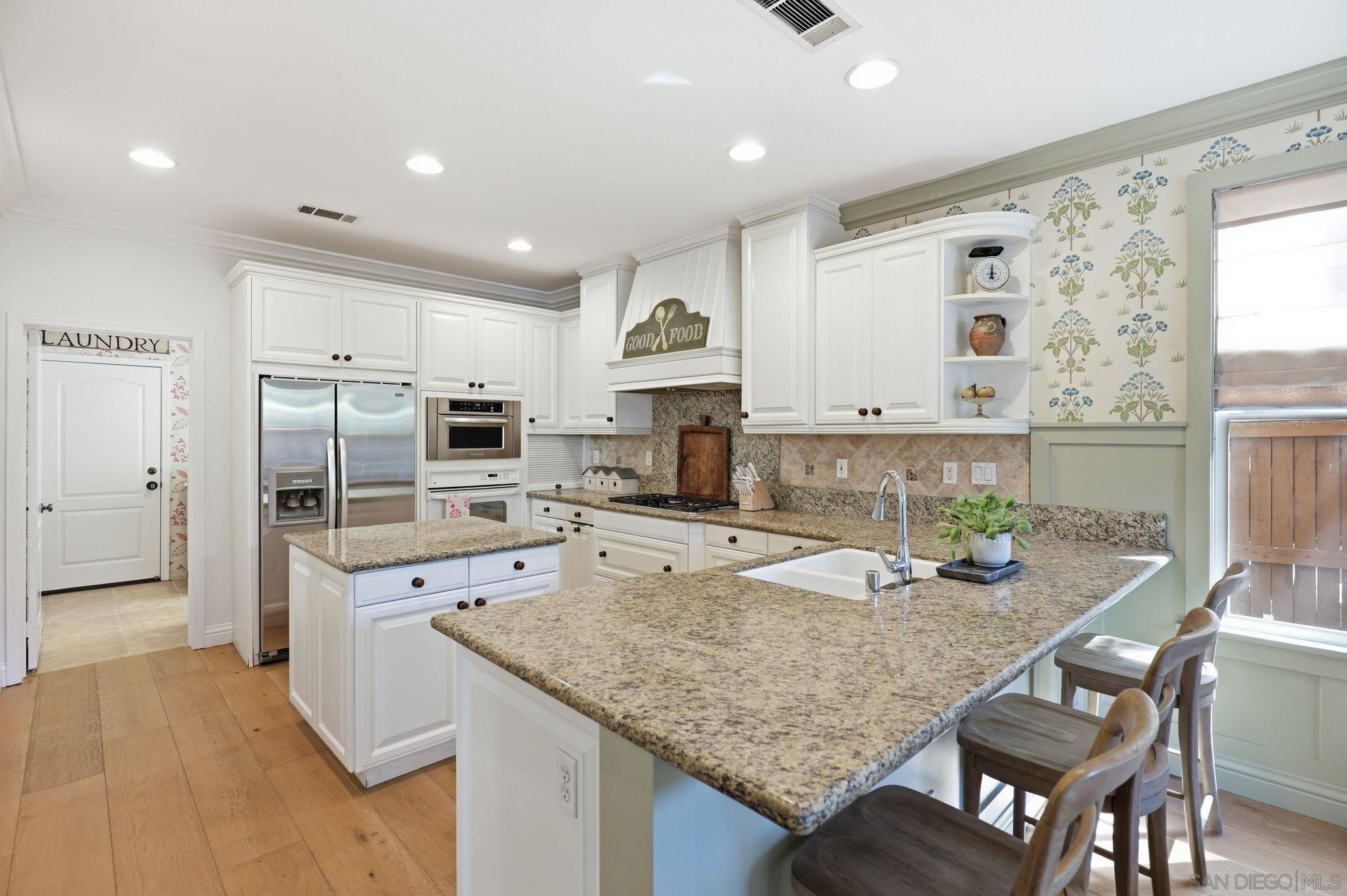 Detail Gallery Image 13 of 62 For 13248  Deer Canyon Place, San Diego,  CA 92129 - 5 Beds | 3 Baths