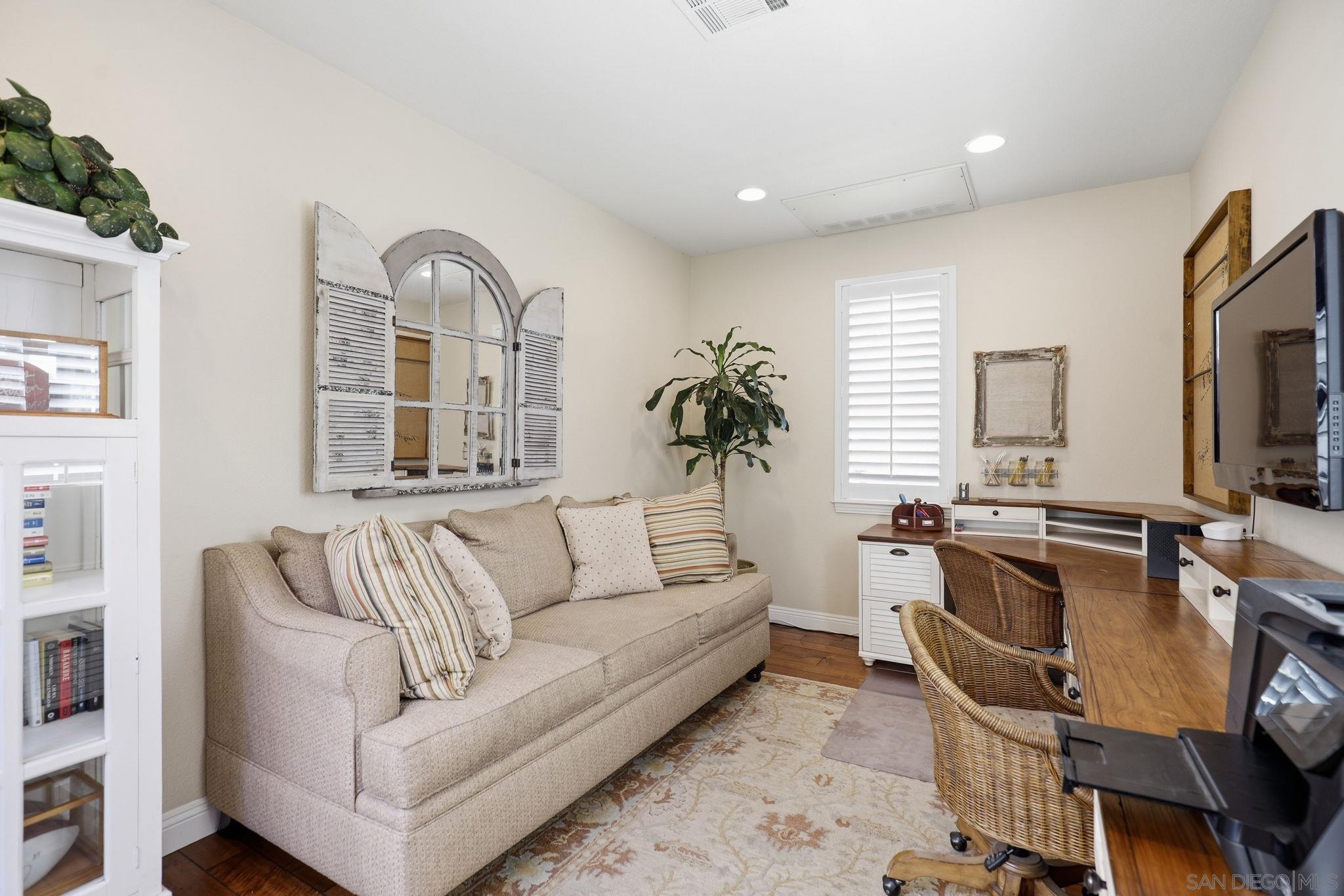 Detail Gallery Image 35 of 62 For 13248  Deer Canyon Place, San Diego,  CA 92129 - 5 Beds | 3 Baths