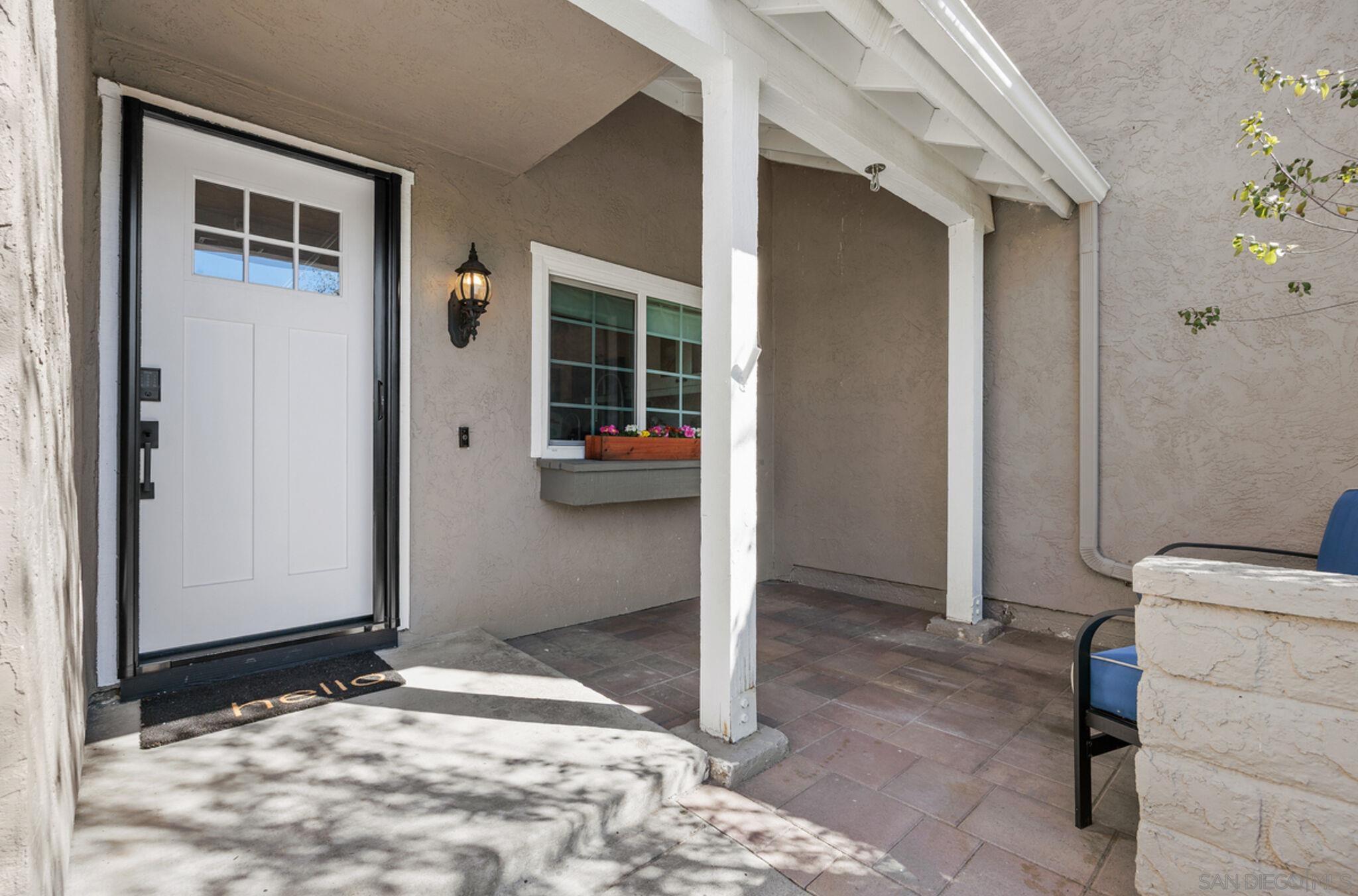 Detail Gallery Image 2 of 30 For 1971  Azure Way, Encinitas,  CA 92024 - 2 Beds | 2/1 Baths