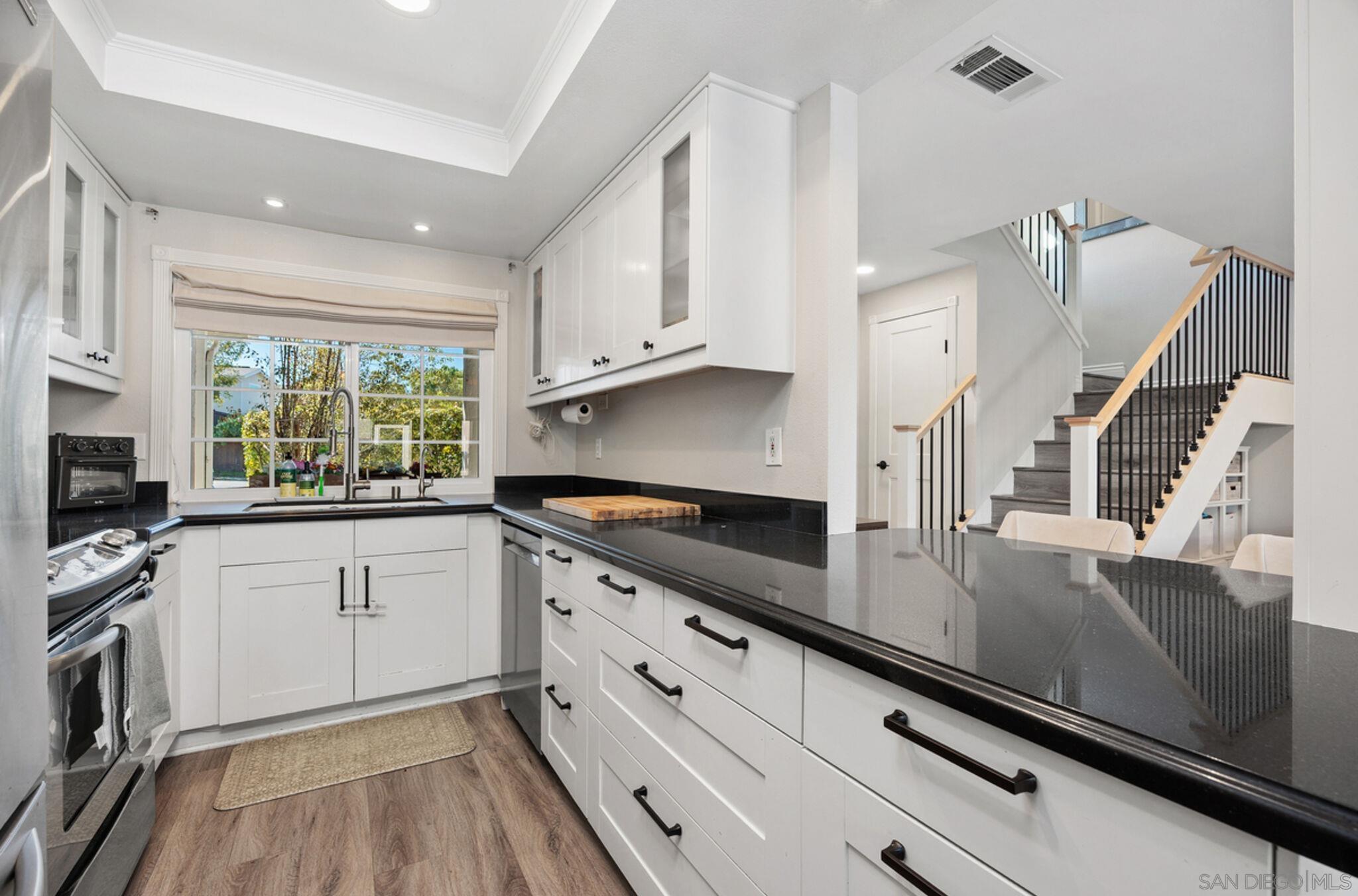 Detail Gallery Image 12 of 30 For 1971  Azure Way, Encinitas,  CA 92024 - 2 Beds | 2/1 Baths
