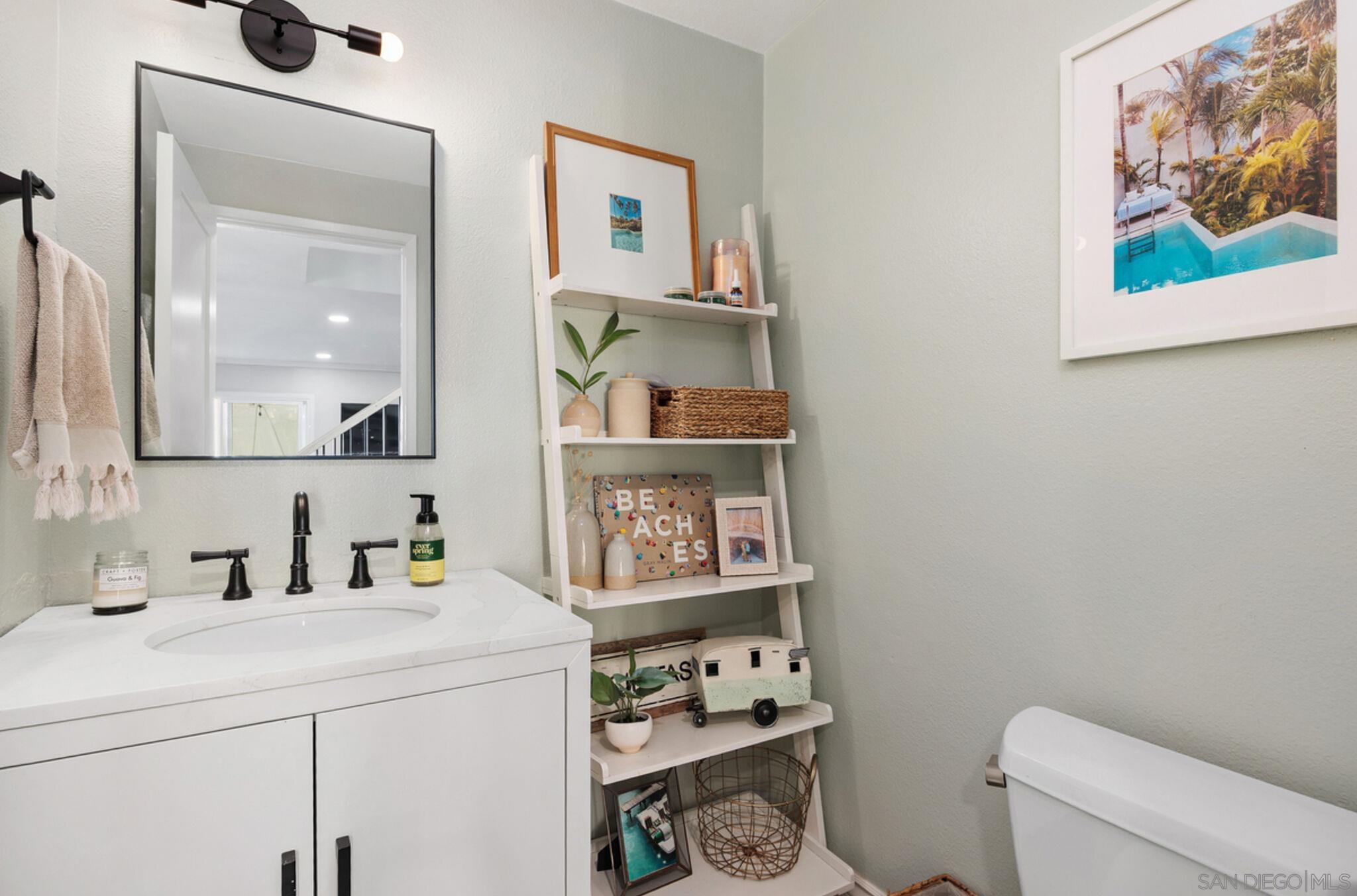 Detail Gallery Image 14 of 30 For 1971  Azure Way, Encinitas,  CA 92024 - 2 Beds | 2/1 Baths