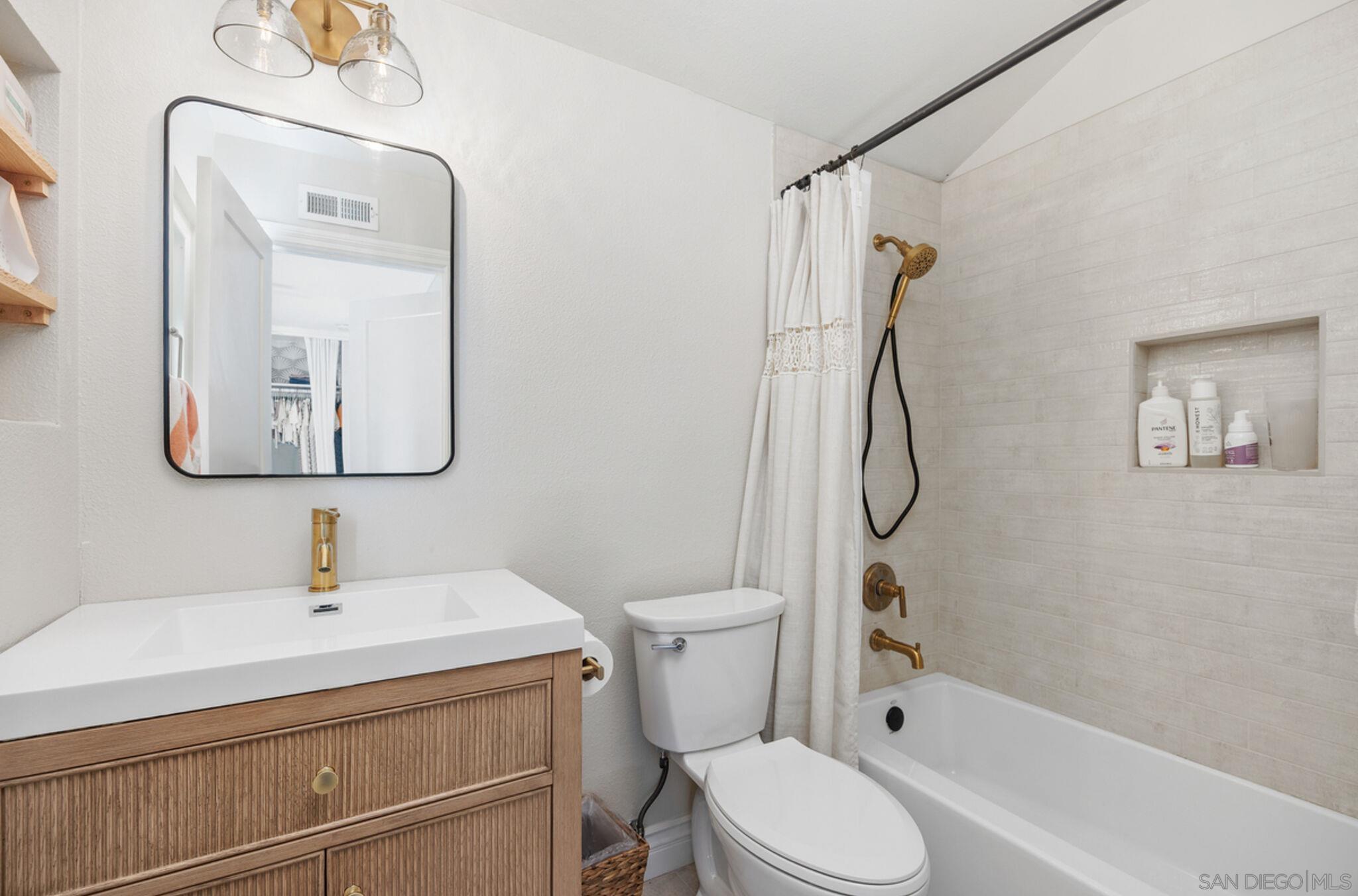 Detail Gallery Image 19 of 30 For 1971  Azure Way, Encinitas,  CA 92024 - 2 Beds | 2/1 Baths