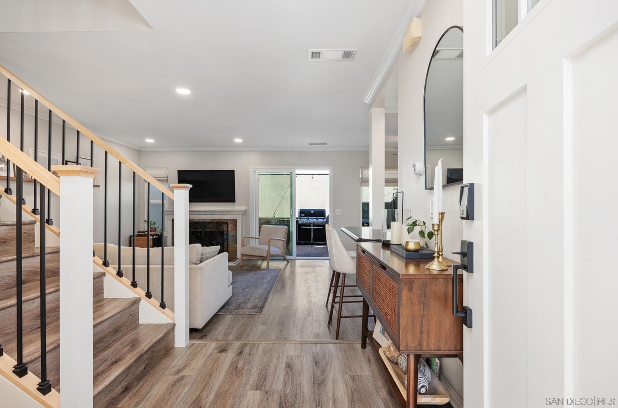 Detail Gallery Image 4 of 30 For 1971  Azure Way, Encinitas,  CA 92024 - 2 Beds | 2/1 Baths