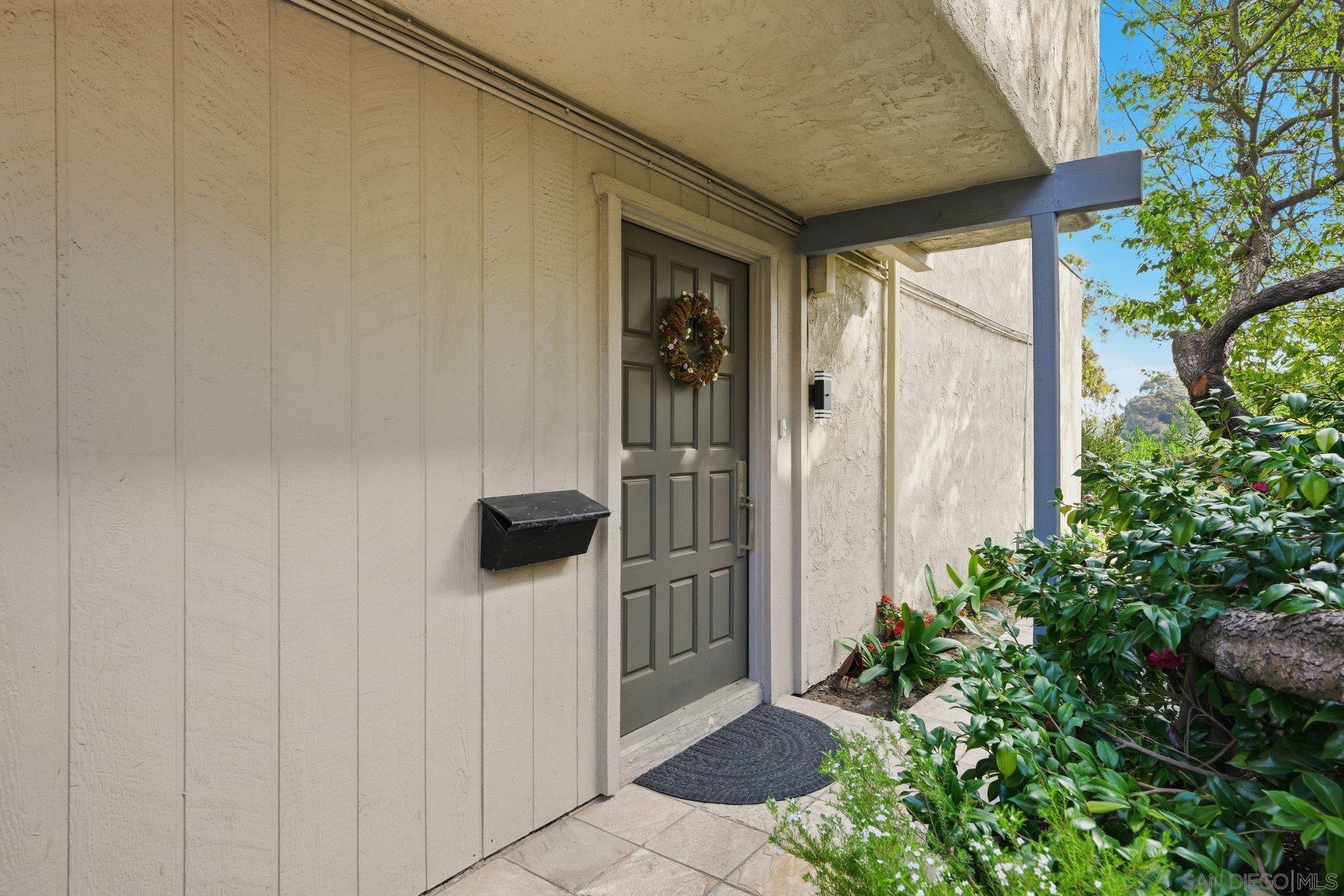 Detail Gallery Image 2 of 45 For 8963  Caminito Fresco, La Jolla,  CA 92037 - 4 Beds | 2/1 Baths