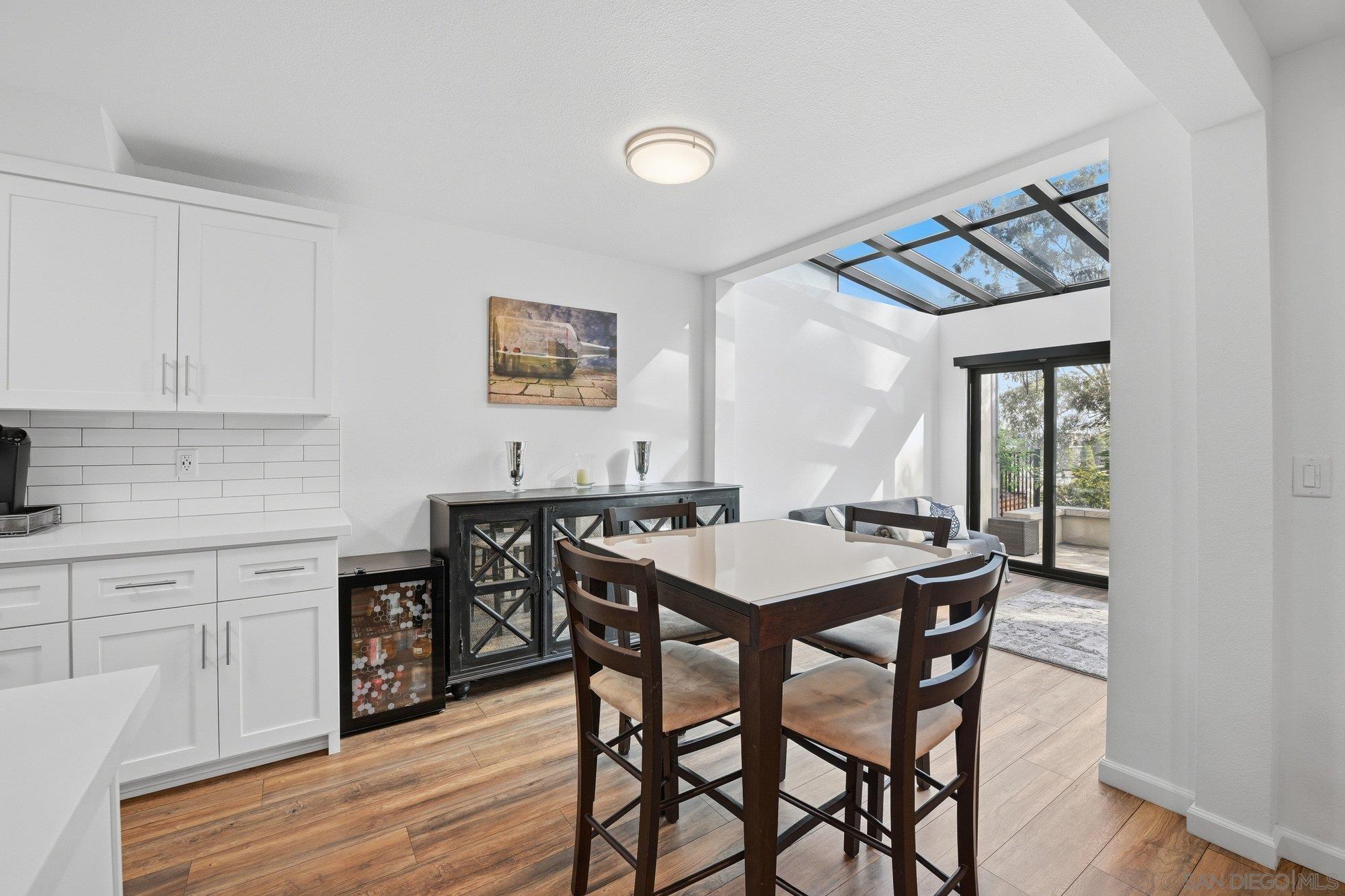 Detail Gallery Image 12 of 45 For 8963  Caminito Fresco, La Jolla,  CA 92037 - 4 Beds | 2/1 Baths