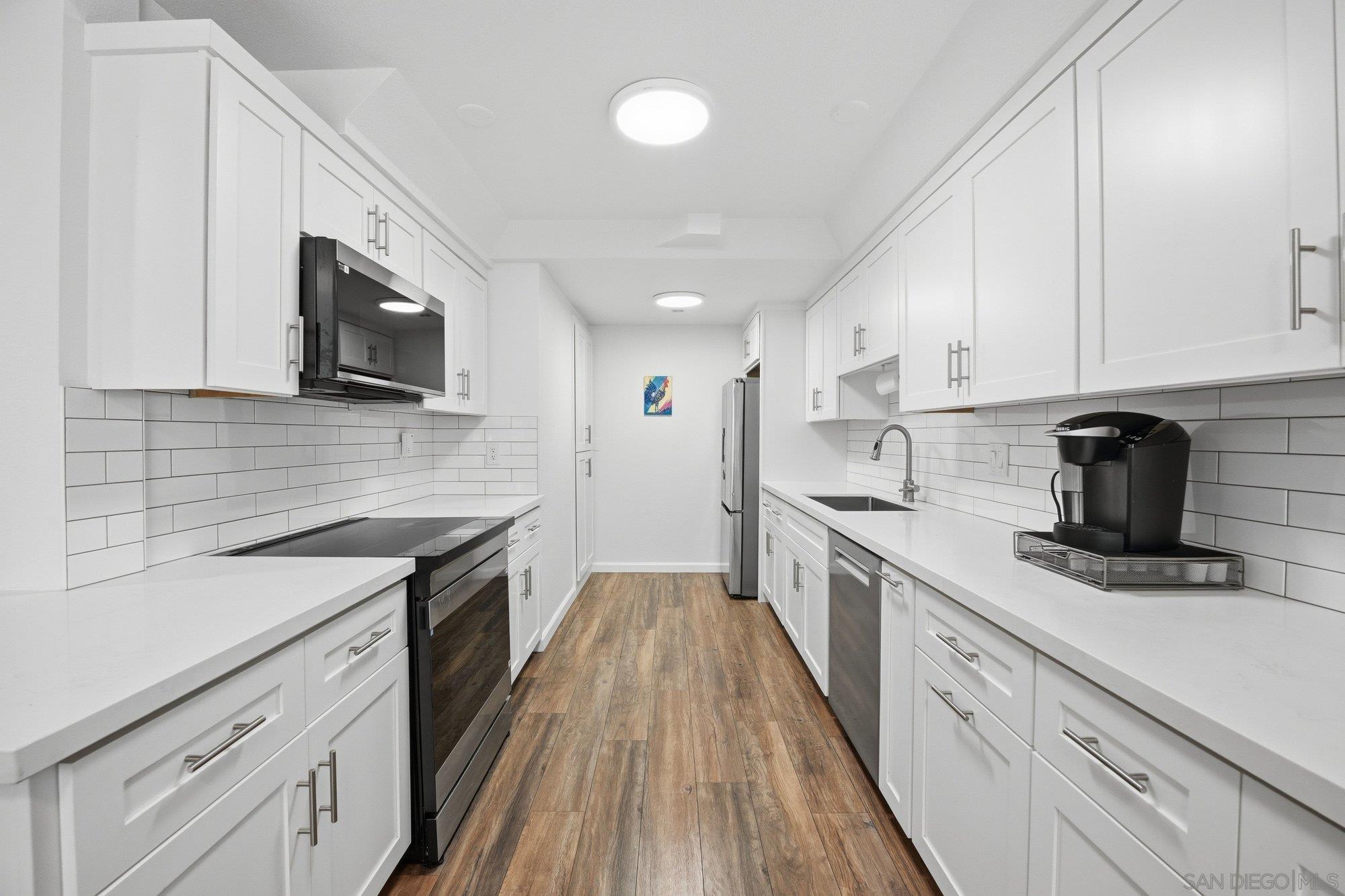 Detail Gallery Image 13 of 45 For 8963  Caminito Fresco, La Jolla,  CA 92037 - 4 Beds | 2/1 Baths