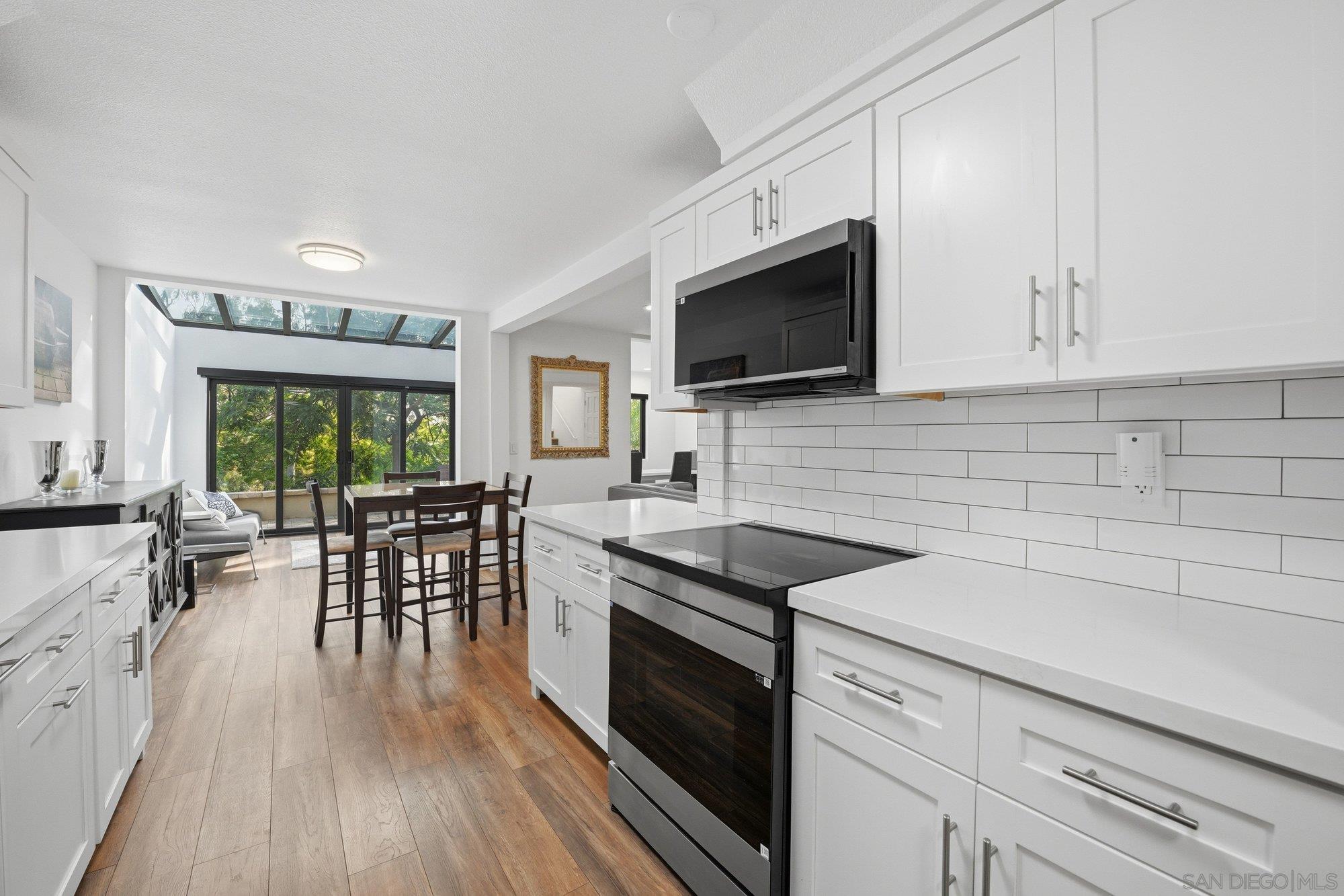 Detail Gallery Image 14 of 45 For 8963  Caminito Fresco, La Jolla,  CA 92037 - 4 Beds | 2/1 Baths