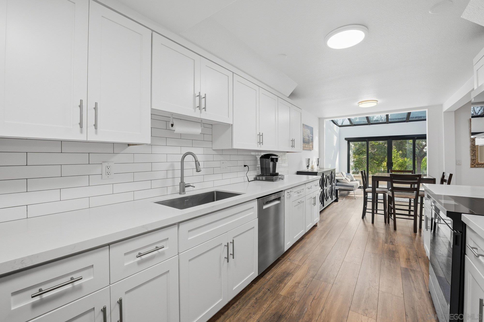 Detail Gallery Image 15 of 45 For 8963  Caminito Fresco, La Jolla,  CA 92037 - 4 Beds | 2/1 Baths