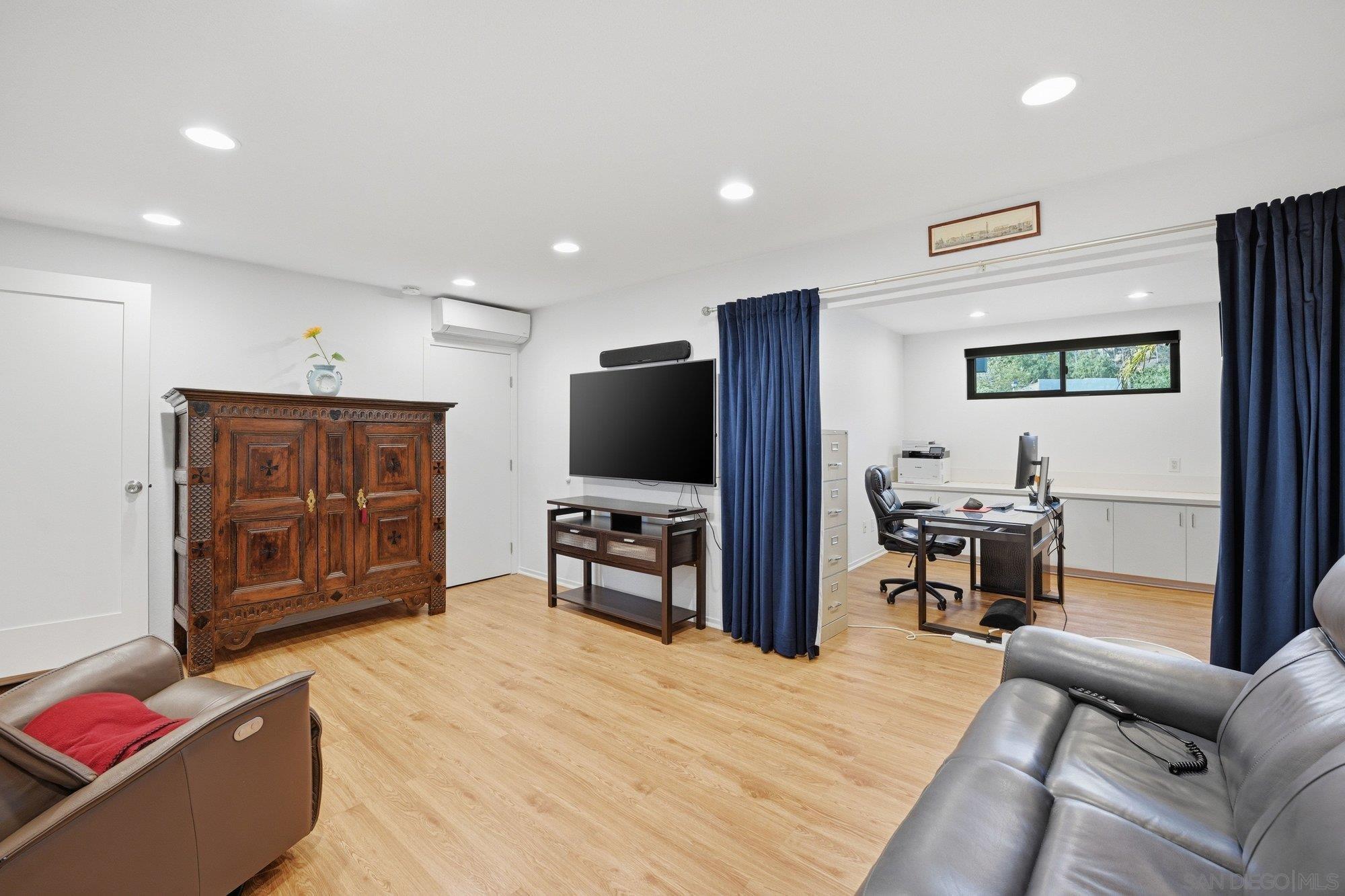 Detail Gallery Image 17 of 45 For 8963  Caminito Fresco, La Jolla,  CA 92037 - 4 Beds | 2/1 Baths