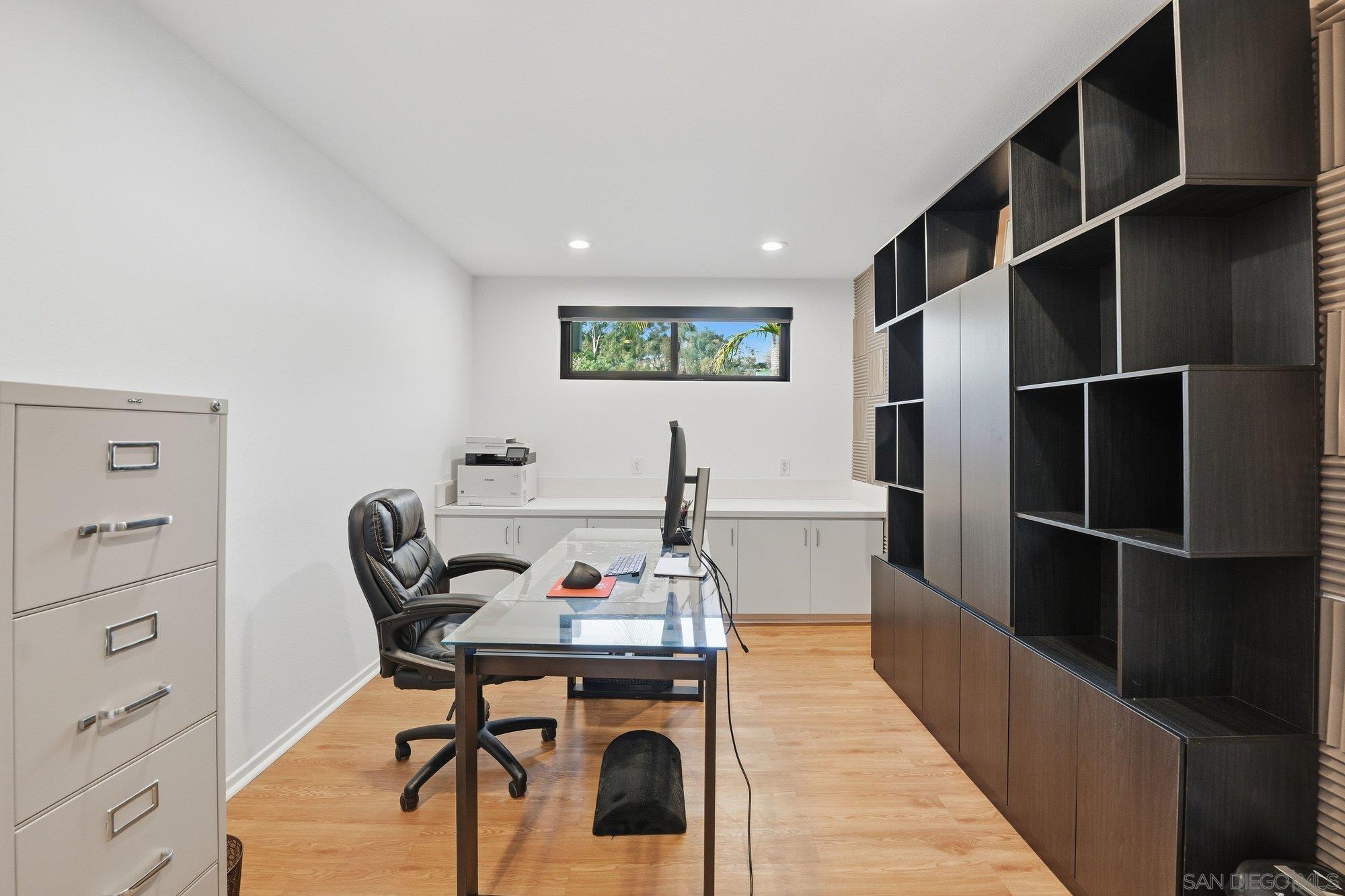 Detail Gallery Image 18 of 45 For 8963  Caminito Fresco, La Jolla,  CA 92037 - 4 Beds | 2/1 Baths