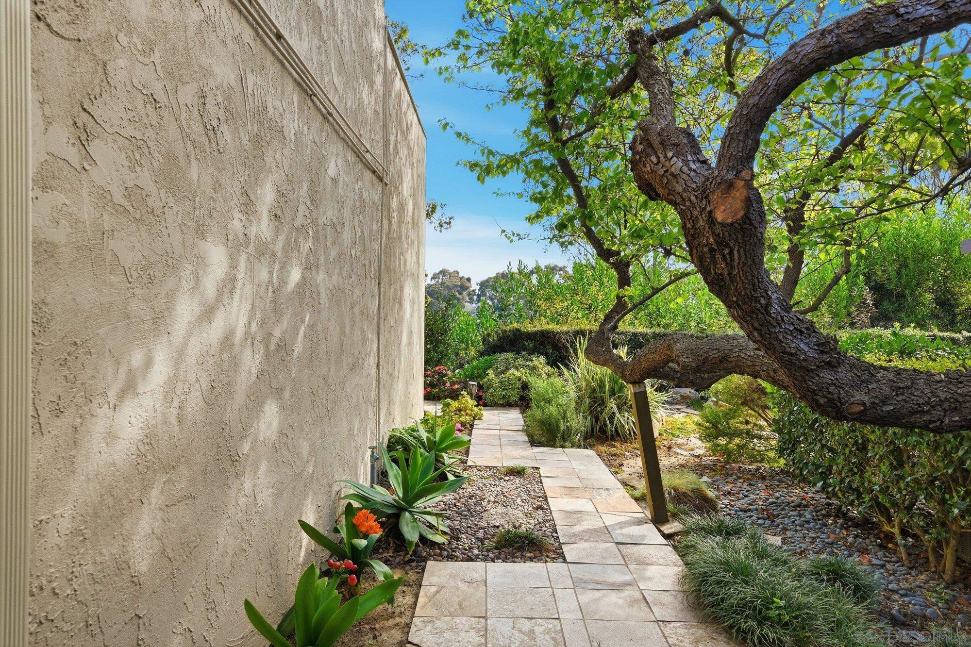 Detail Gallery Image 30 of 45 For 8963  Caminito Fresco, La Jolla,  CA 92037 - 4 Beds | 2/1 Baths