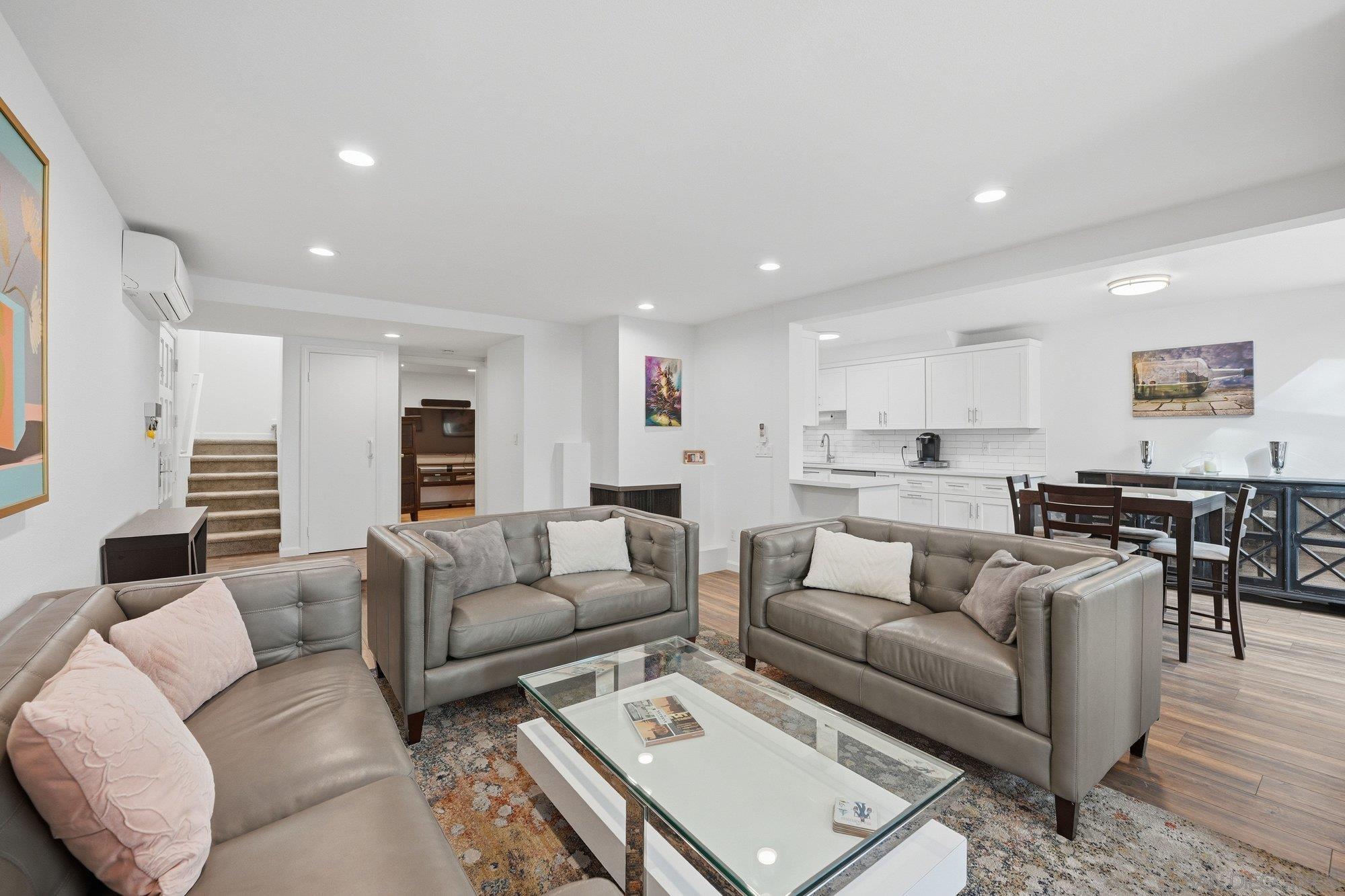 Detail Gallery Image 5 of 45 For 8963  Caminito Fresco, La Jolla,  CA 92037 - 4 Beds | 2/1 Baths