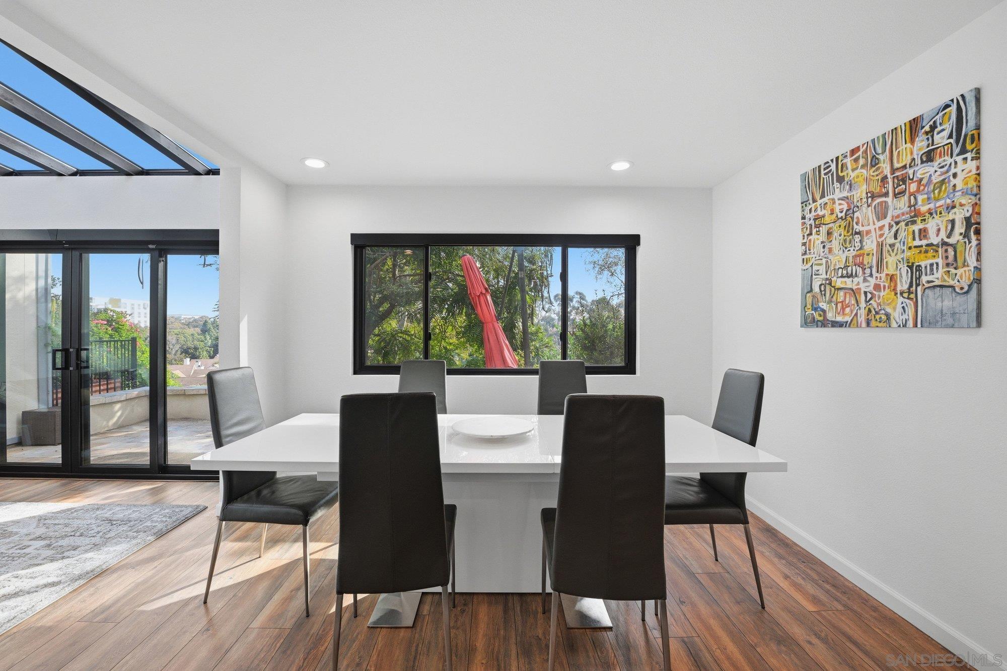 Detail Gallery Image 6 of 45 For 8963  Caminito Fresco, La Jolla,  CA 92037 - 4 Beds | 2/1 Baths