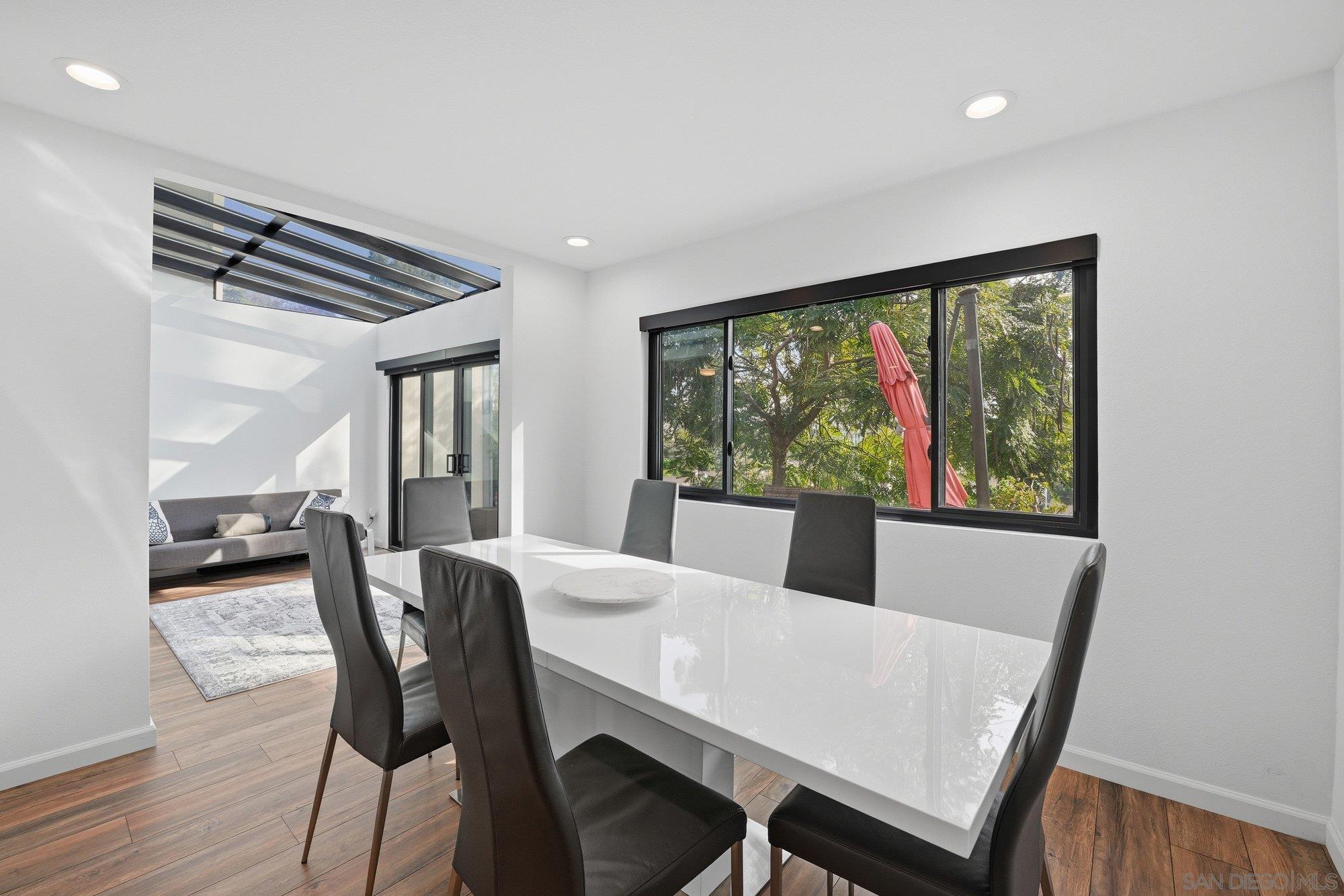 Detail Gallery Image 7 of 45 For 8963  Caminito Fresco, La Jolla,  CA 92037 - 4 Beds | 2/1 Baths