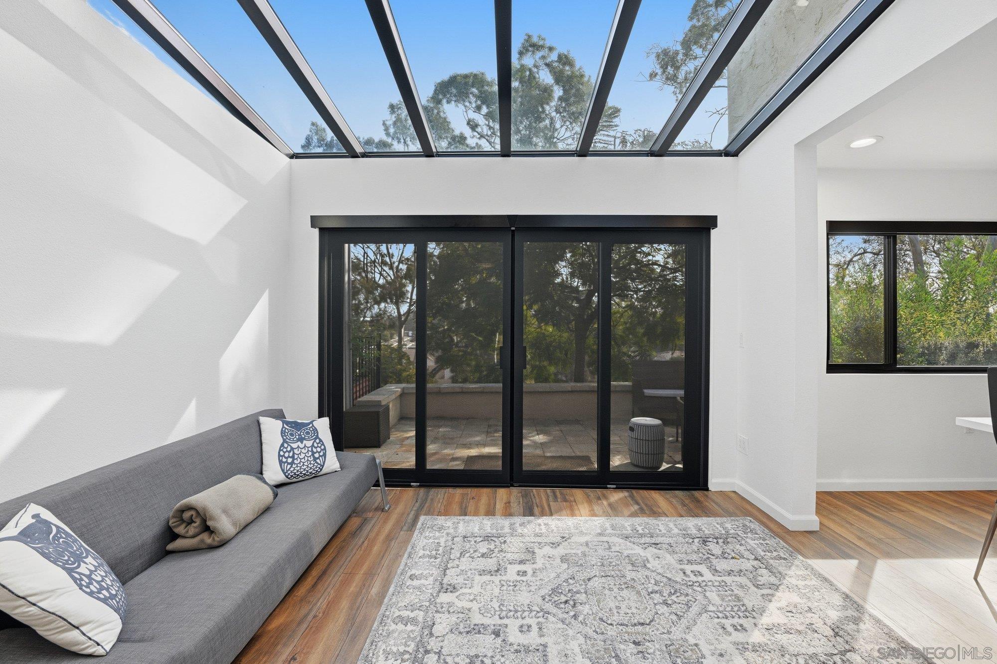 Detail Gallery Image 10 of 45 For 8963  Caminito Fresco, La Jolla,  CA 92037 - 4 Beds | 2/1 Baths