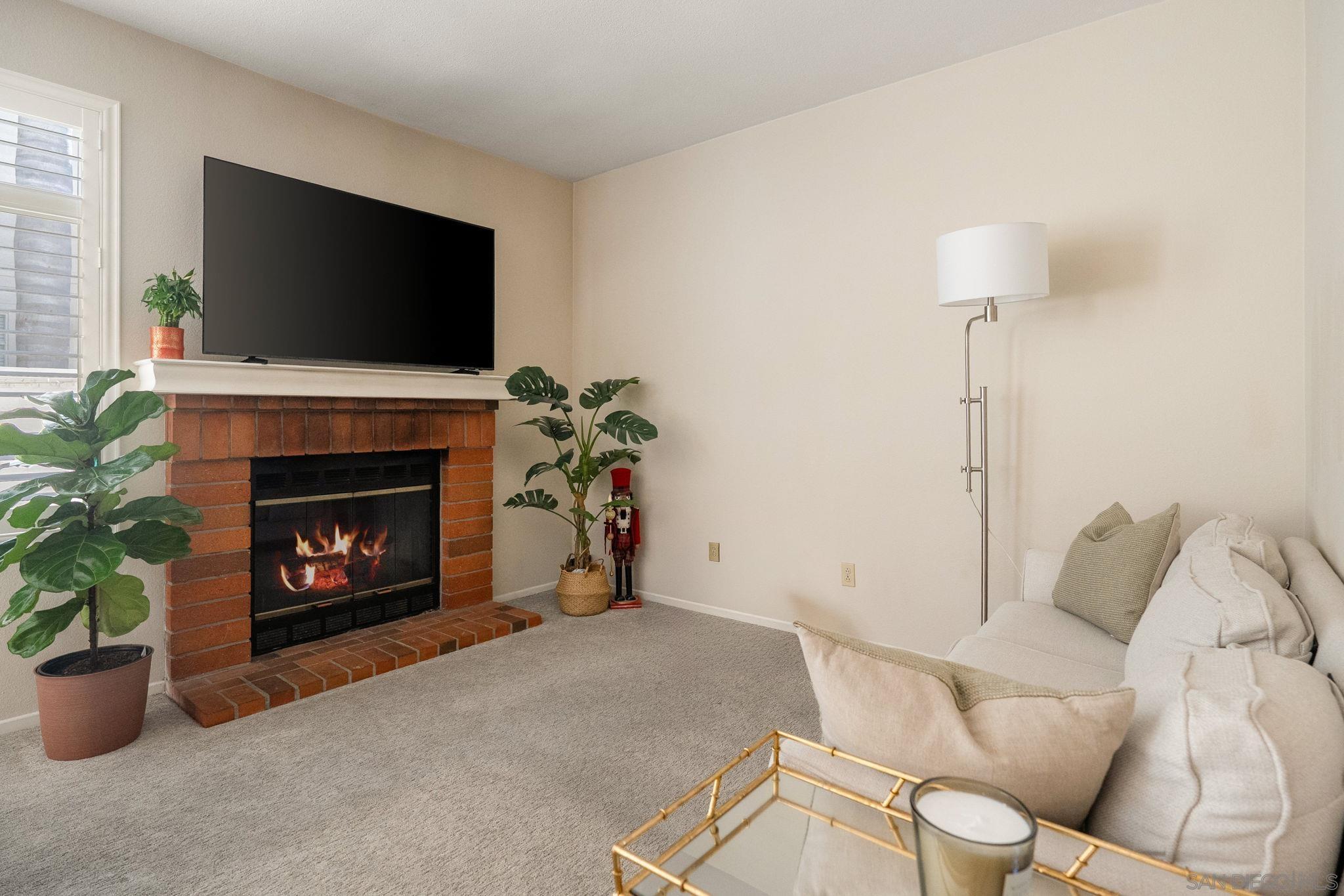 Detail Gallery Image 5 of 25 For 13527  Tiverton Rd, San Diego,  CA 92130 - 2 Beds | 2/1 Baths