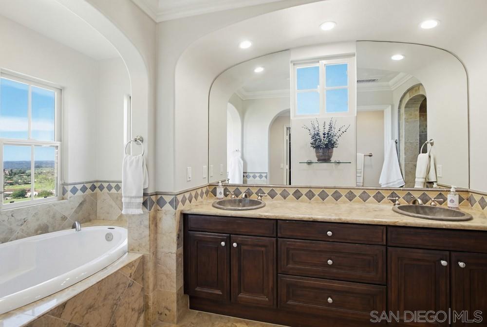 Detail Gallery Image 37 of 75 For 7970  Entrada De Luz E, San Diego,  CA 92127 - 3 Beds | 3 Baths