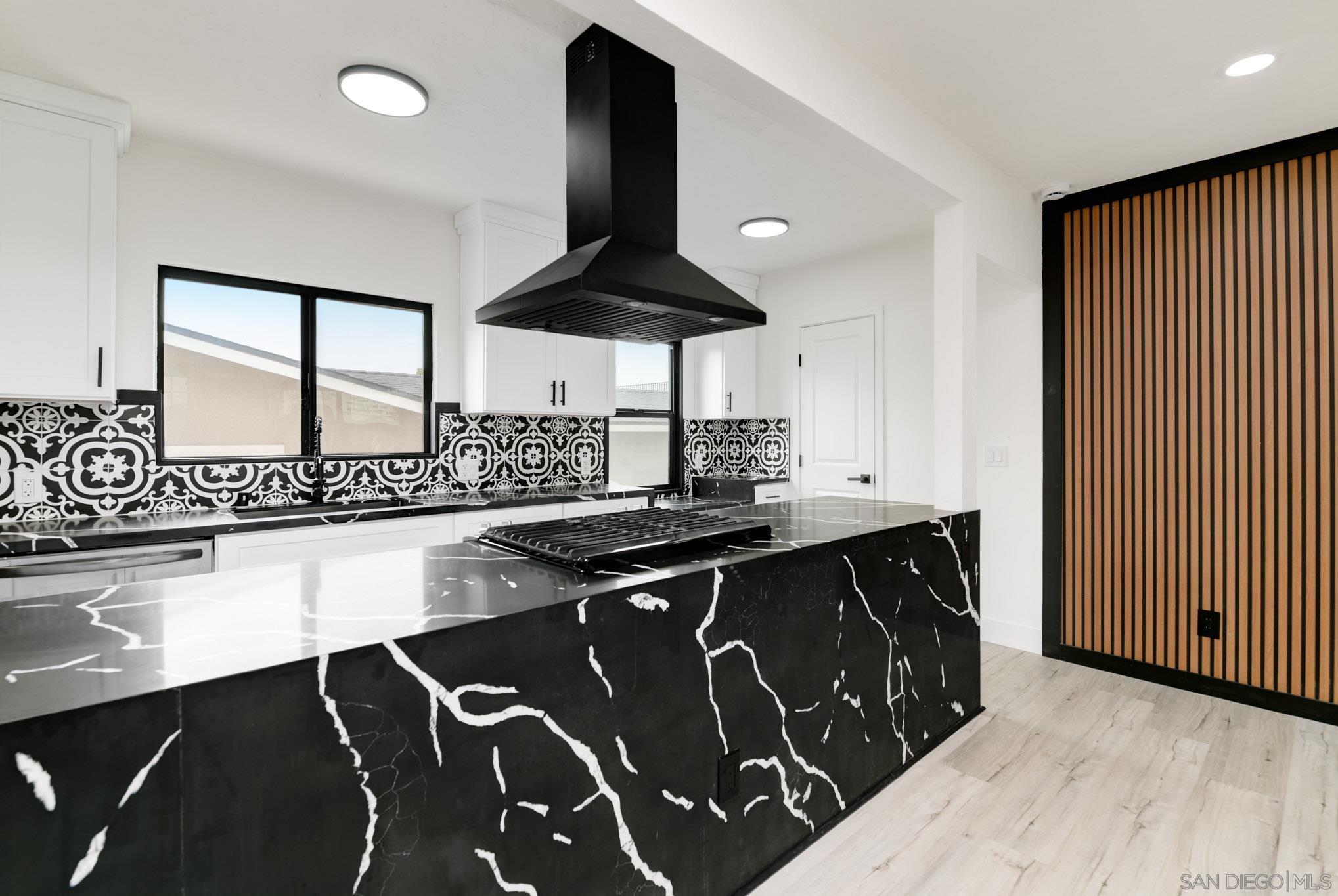 Detail Gallery Image 7 of 28 For 244  26th St, San Diego,  CA 92102 - 2 Beds | 2 Baths