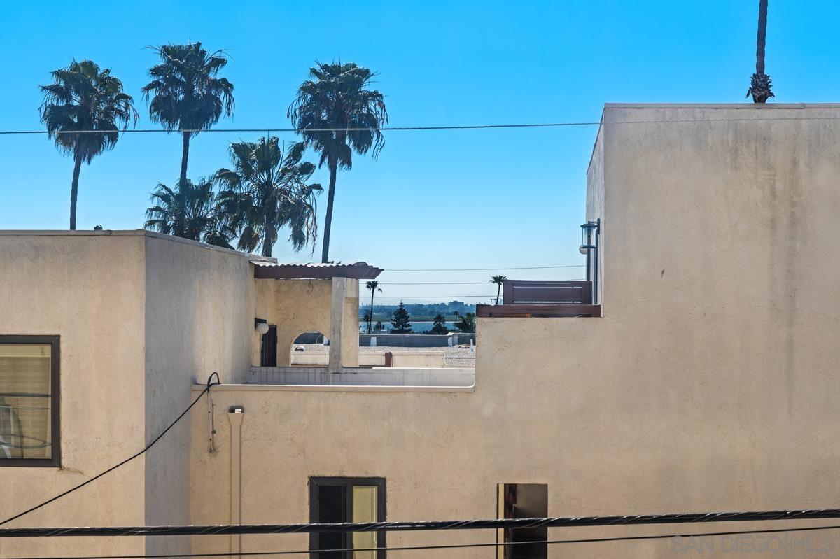 Detail Gallery Image 12 of 32 For 1915  Emerald St  #F,  San Diego,  CA 92109 - 2 Beds | 2 Baths