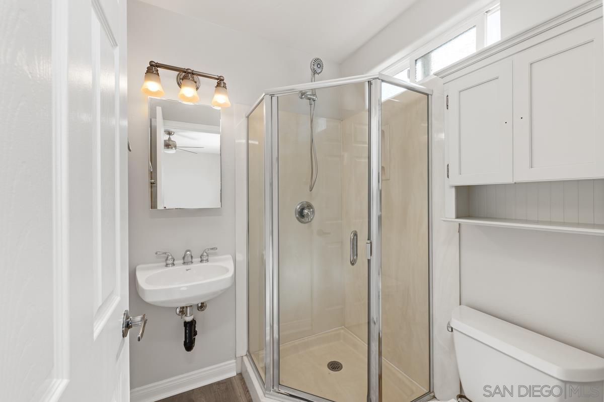 Detail Gallery Image 13 of 32 For 1915  Emerald St  #F,  San Diego,  CA 92109 - 2 Beds | 2 Baths