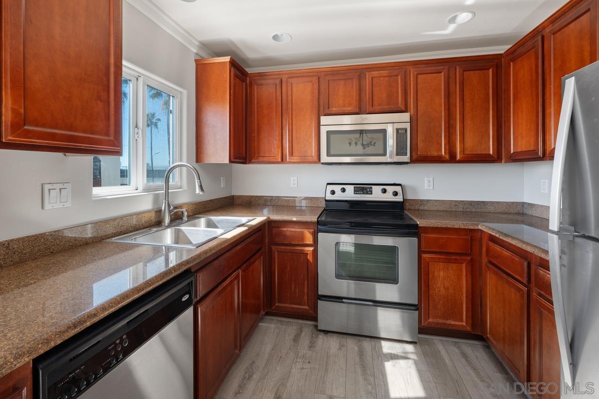 Detail Gallery Image 18 of 32 For 1915  Emerald St  #F,  San Diego,  CA 92109 - 2 Beds | 2 Baths