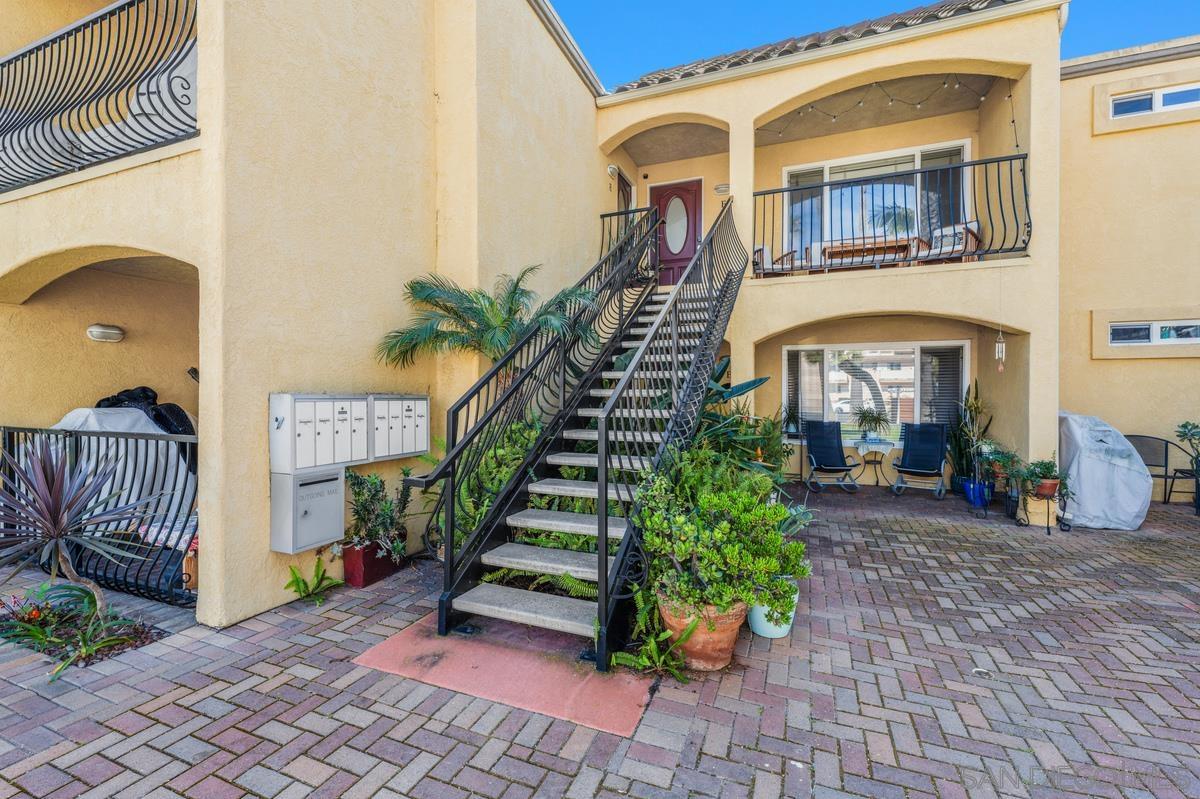 Detail Gallery Image 3 of 32 For 1915  Emerald St  #F,  San Diego,  CA 92109 - 2 Beds | 2 Baths