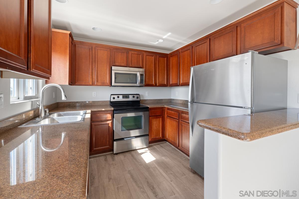 Detail Gallery Image 5 of 32 For 1915  Emerald St  #F,  San Diego,  CA 92109 - 2 Beds | 2 Baths