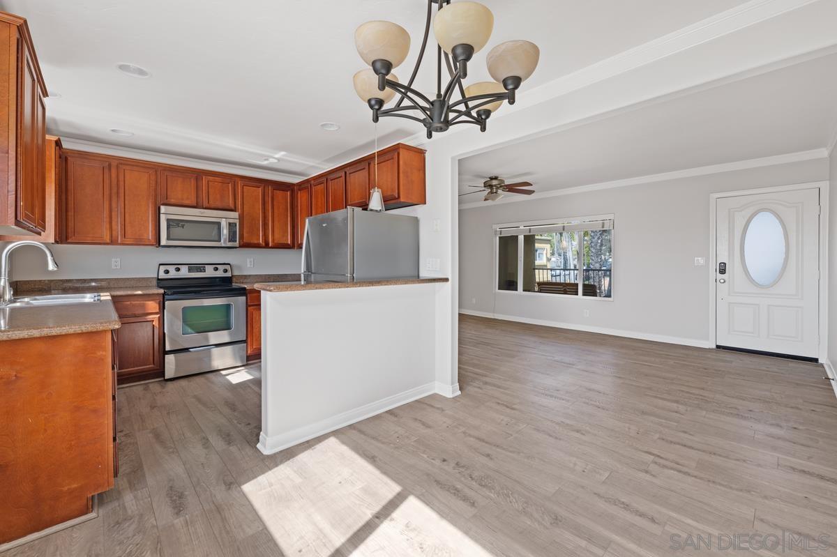 Detail Gallery Image 6 of 32 For 1915  Emerald St  #F,  San Diego,  CA 92109 - 2 Beds | 2 Baths