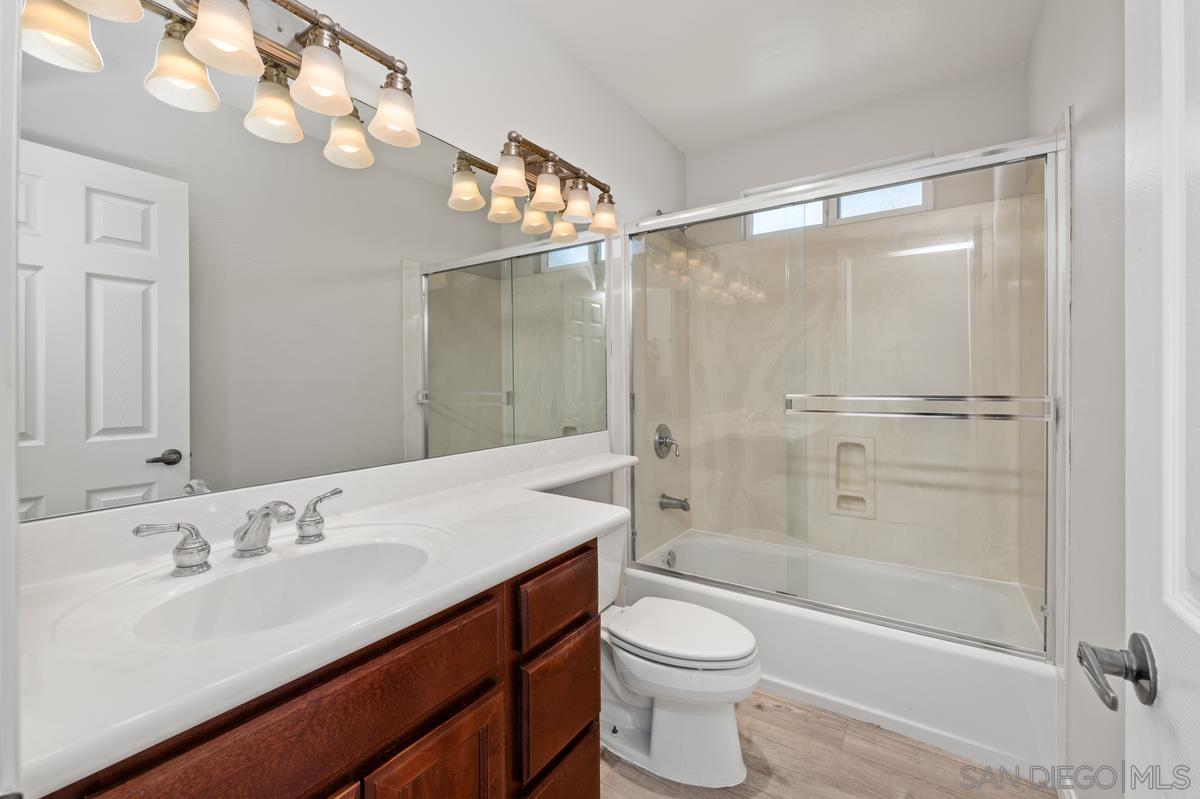 Detail Gallery Image 9 of 32 For 1915  Emerald St  #F,  San Diego,  CA 92109 - 2 Beds | 2 Baths