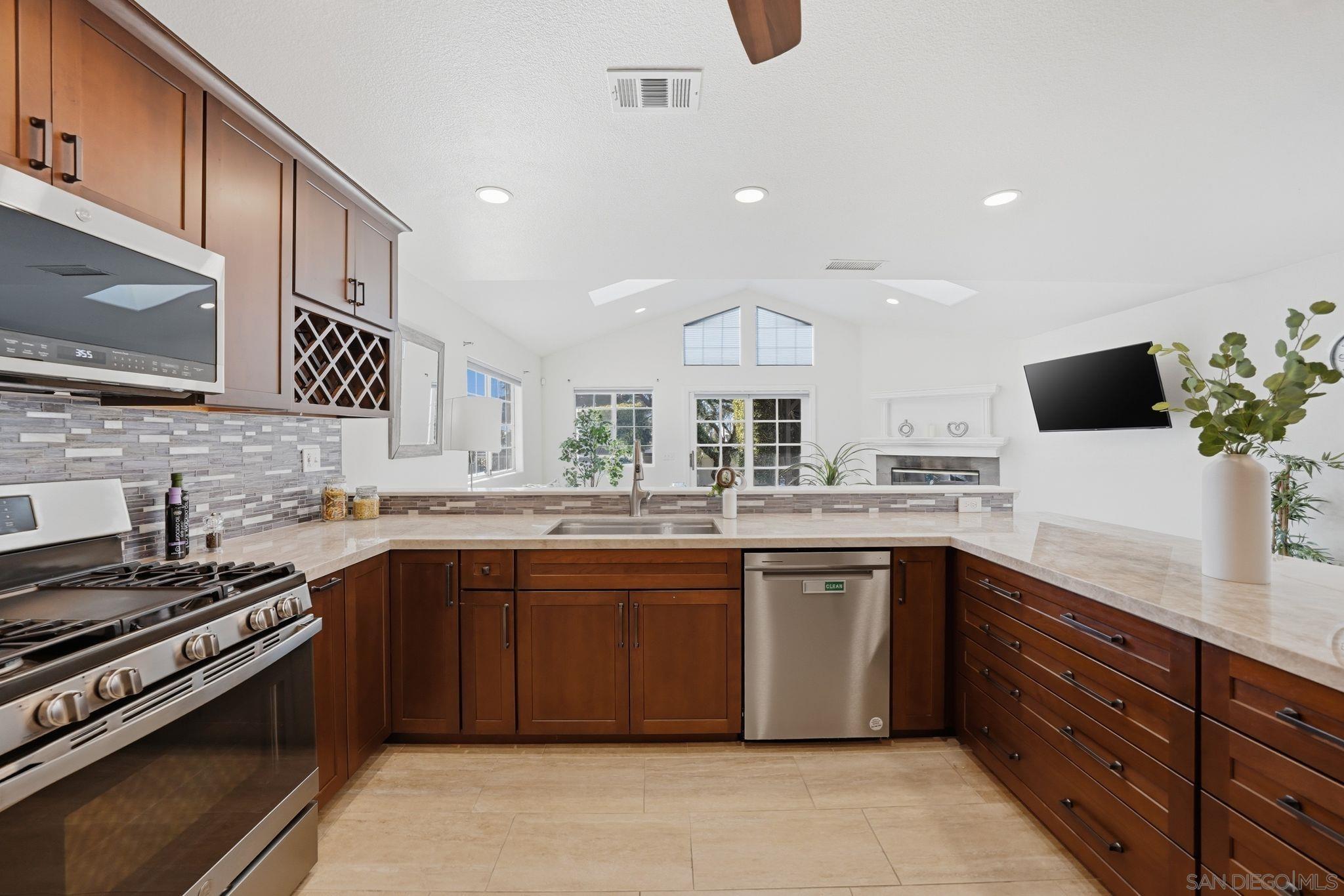 Detail Gallery Image 18 of 75 For 3240  Geronimo Ave, San Diego,  CA 92117 - 4 Beds | 3/1 Baths