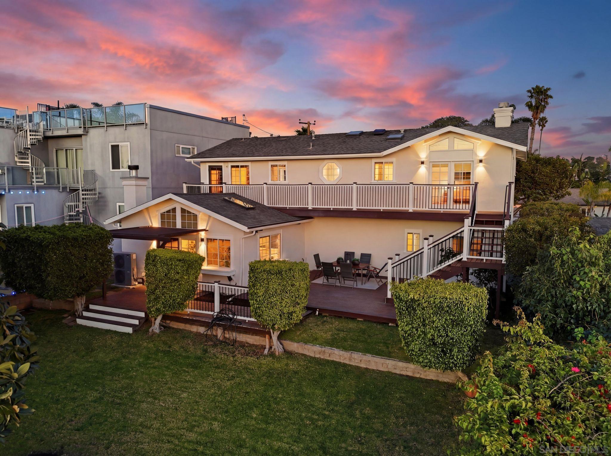 Detail Gallery Image 4 of 75 For 3240  Geronimo Ave, San Diego,  CA 92117 - 4 Beds | 3/1 Baths