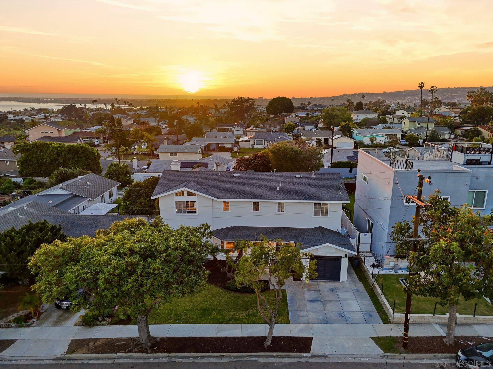Detail Gallery Image 5 of 75 For 3240  Geronimo Ave, San Diego,  CA 92117 - 4 Beds | 3/1 Baths