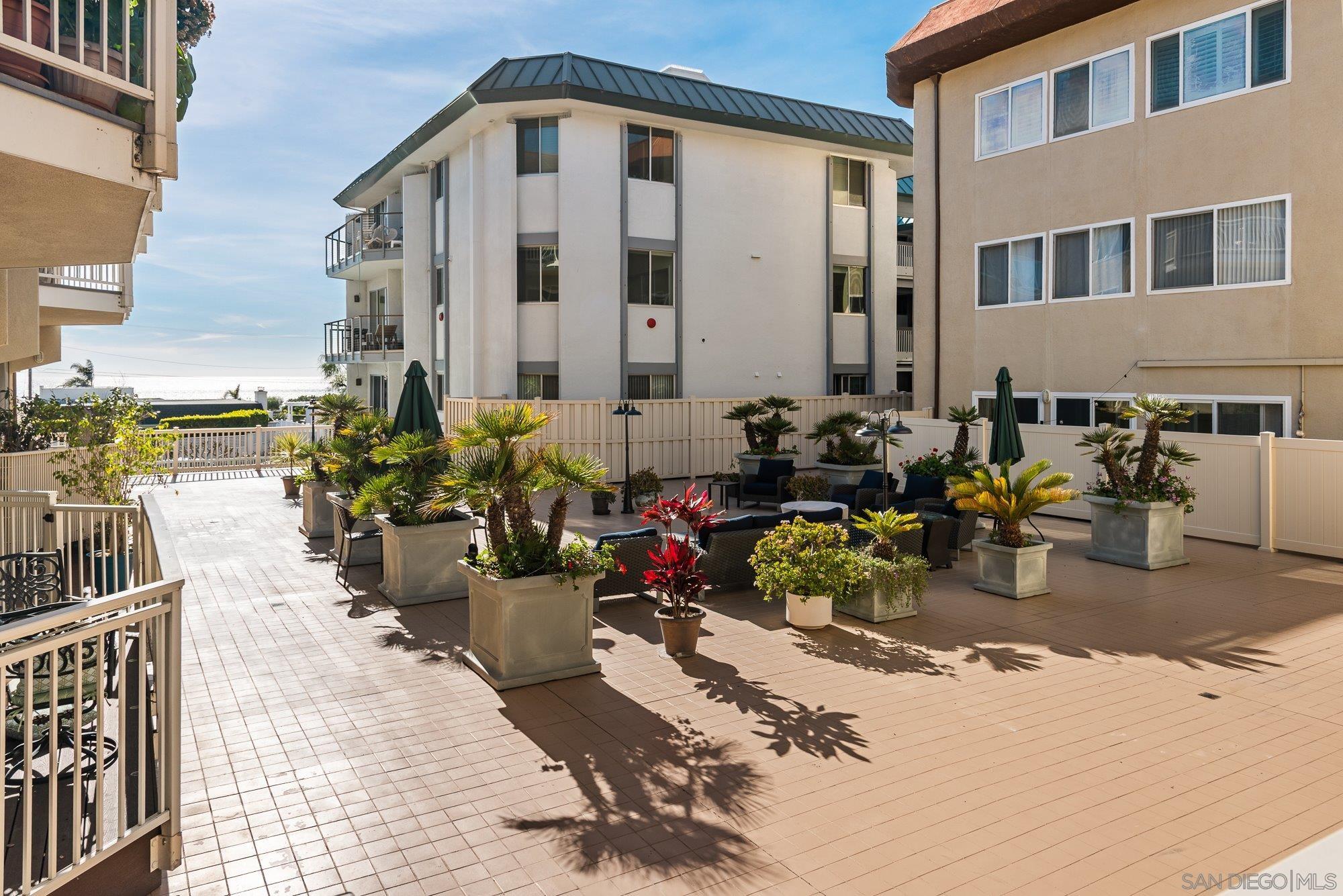 Detail Gallery Image 28 of 38 For 5366  La Jolla Blvd  203c,  La Jolla,  CA 92037 - 1 Beds | 1 Baths