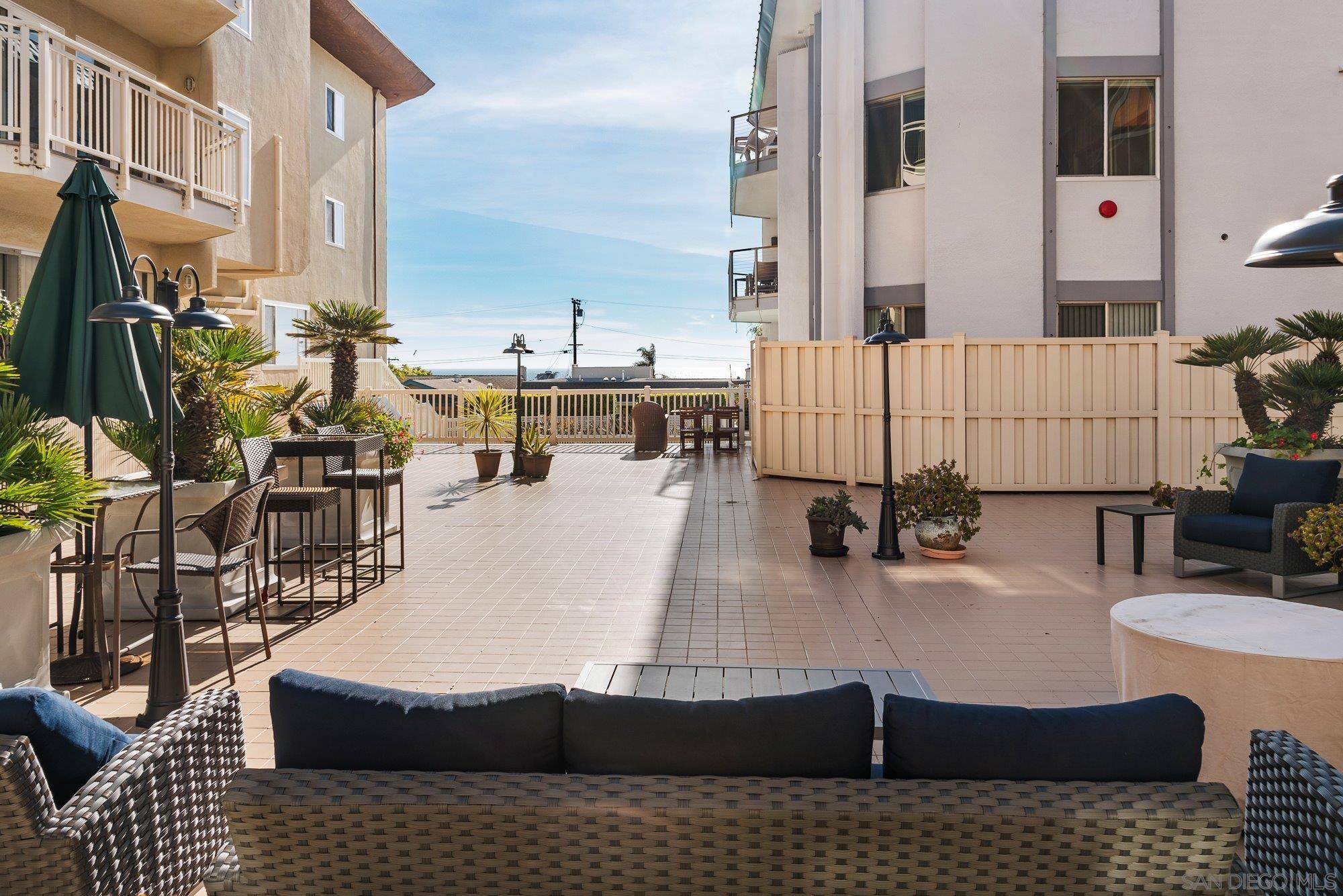 Detail Gallery Image 29 of 38 For 5366  La Jolla Blvd  203c,  La Jolla,  CA 92037 - 1 Beds | 1 Baths