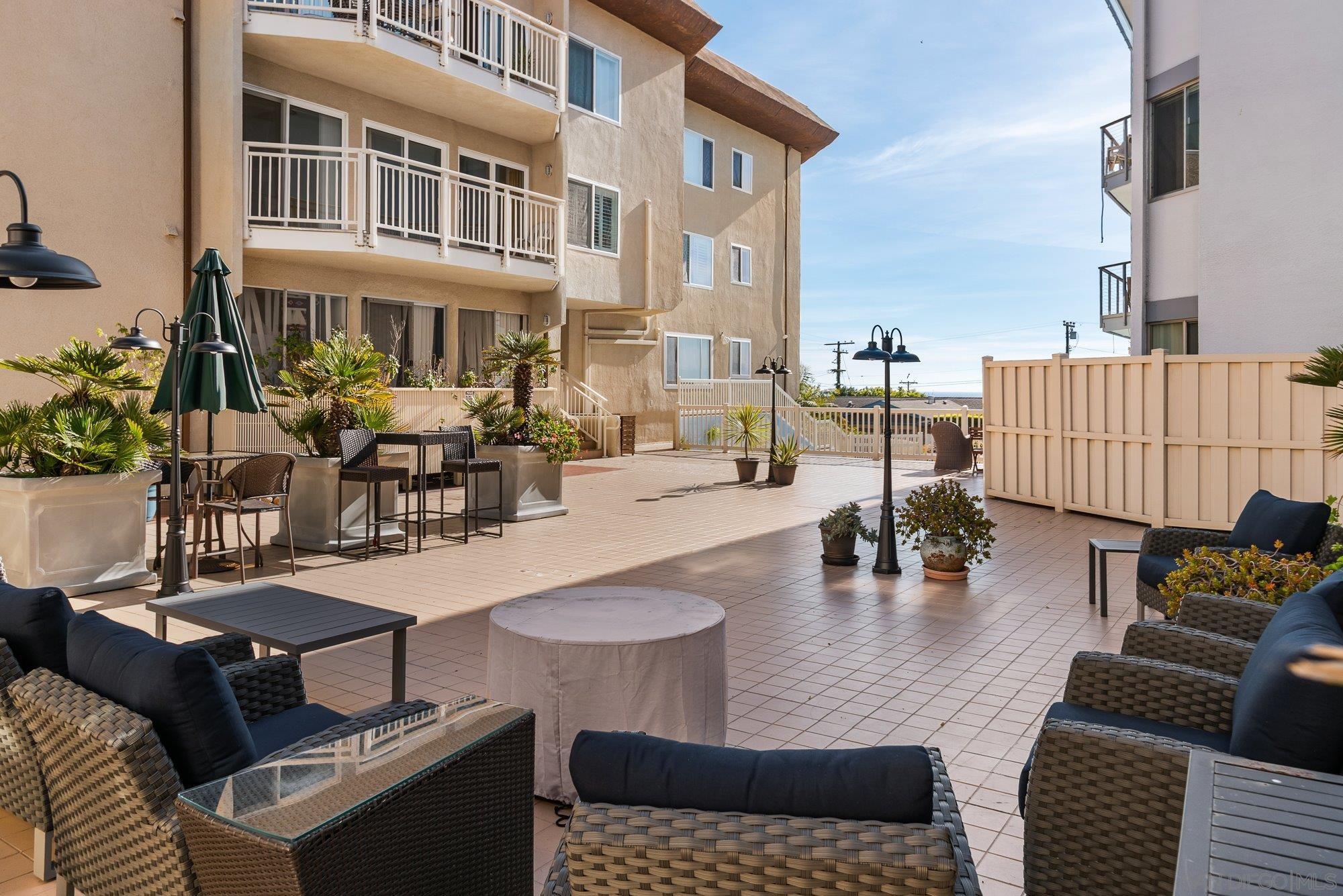 Detail Gallery Image 31 of 38 For 5366  La Jolla Blvd  203c,  La Jolla,  CA 92037 - 1 Beds | 1 Baths