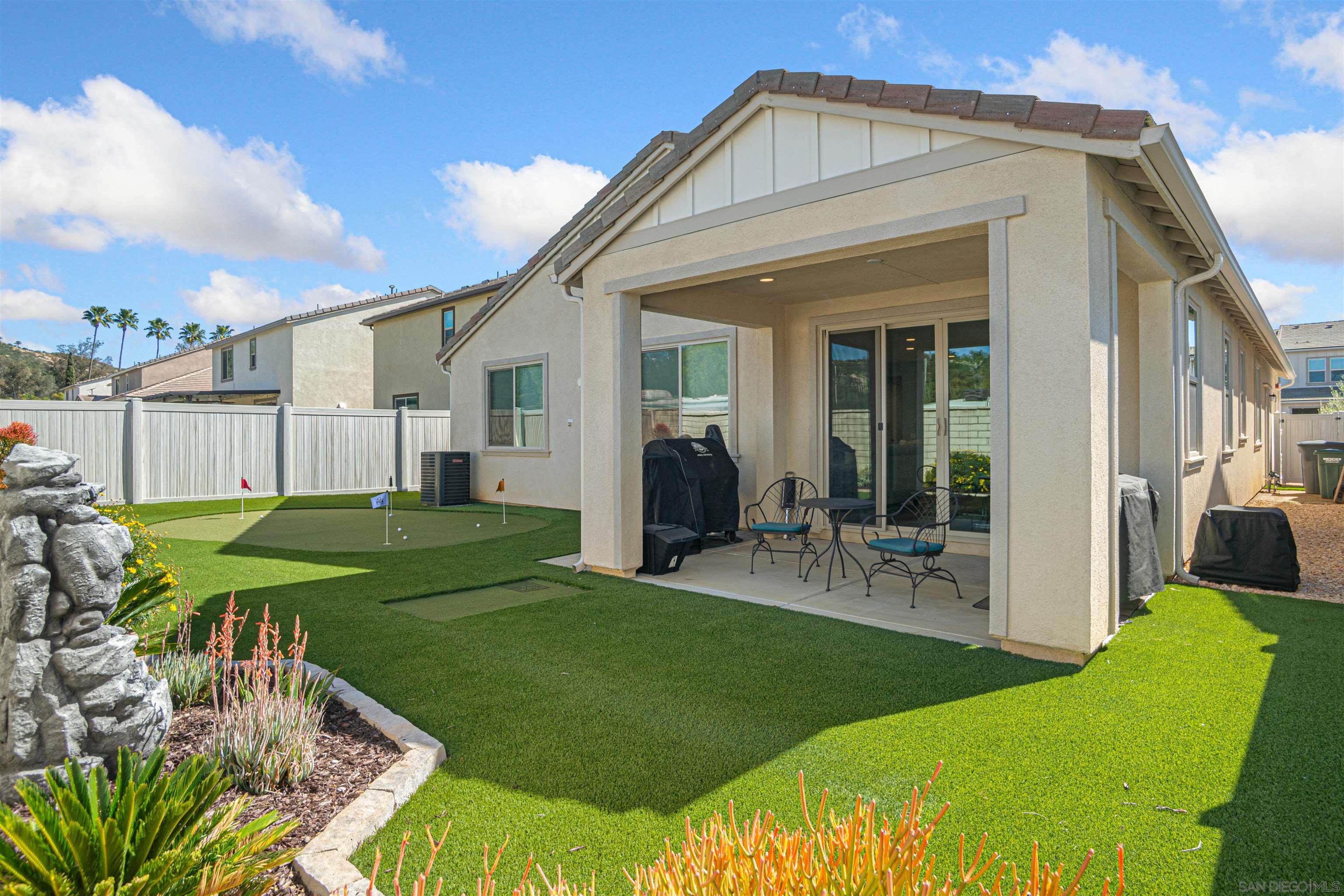 Detail Gallery Image 3 of 38 For 27936  Autumn Ct, Valley Center,  CA 92082 - 4 Beds | 2 Baths